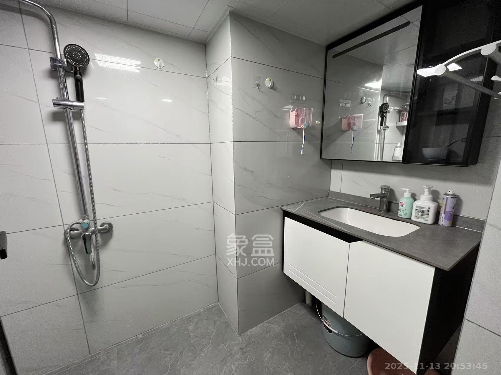 卓越江岸  1室1厅1卫    2000.0元/月室内图