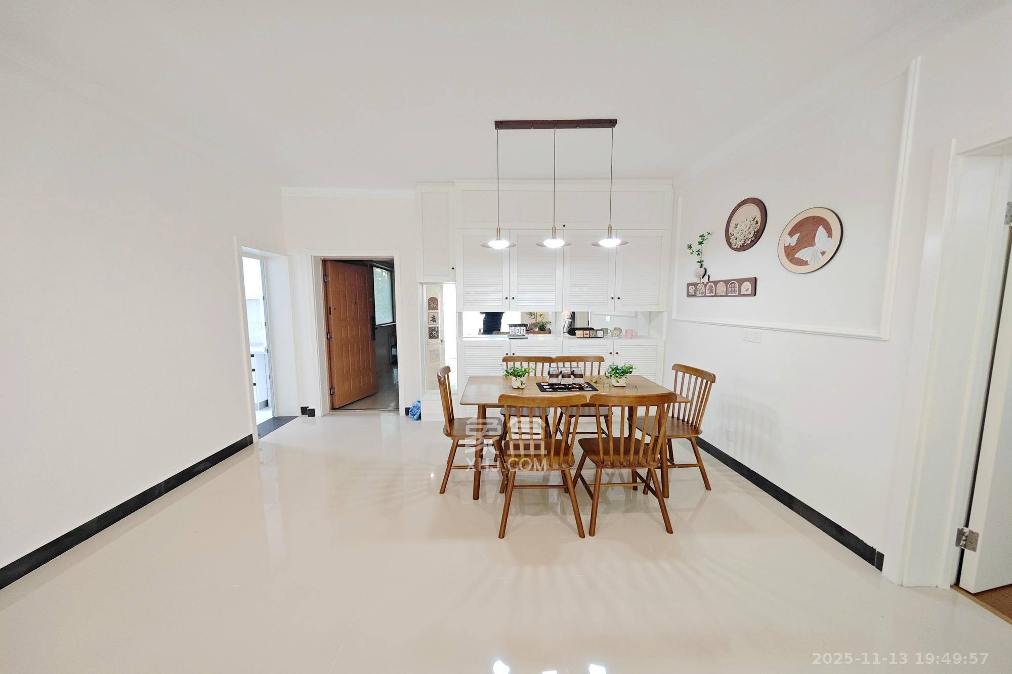 新城新世界一二三期 3室2厅2卫 112.8万 新城新世界一二三期 3室2厅2卫 112.8万客厅