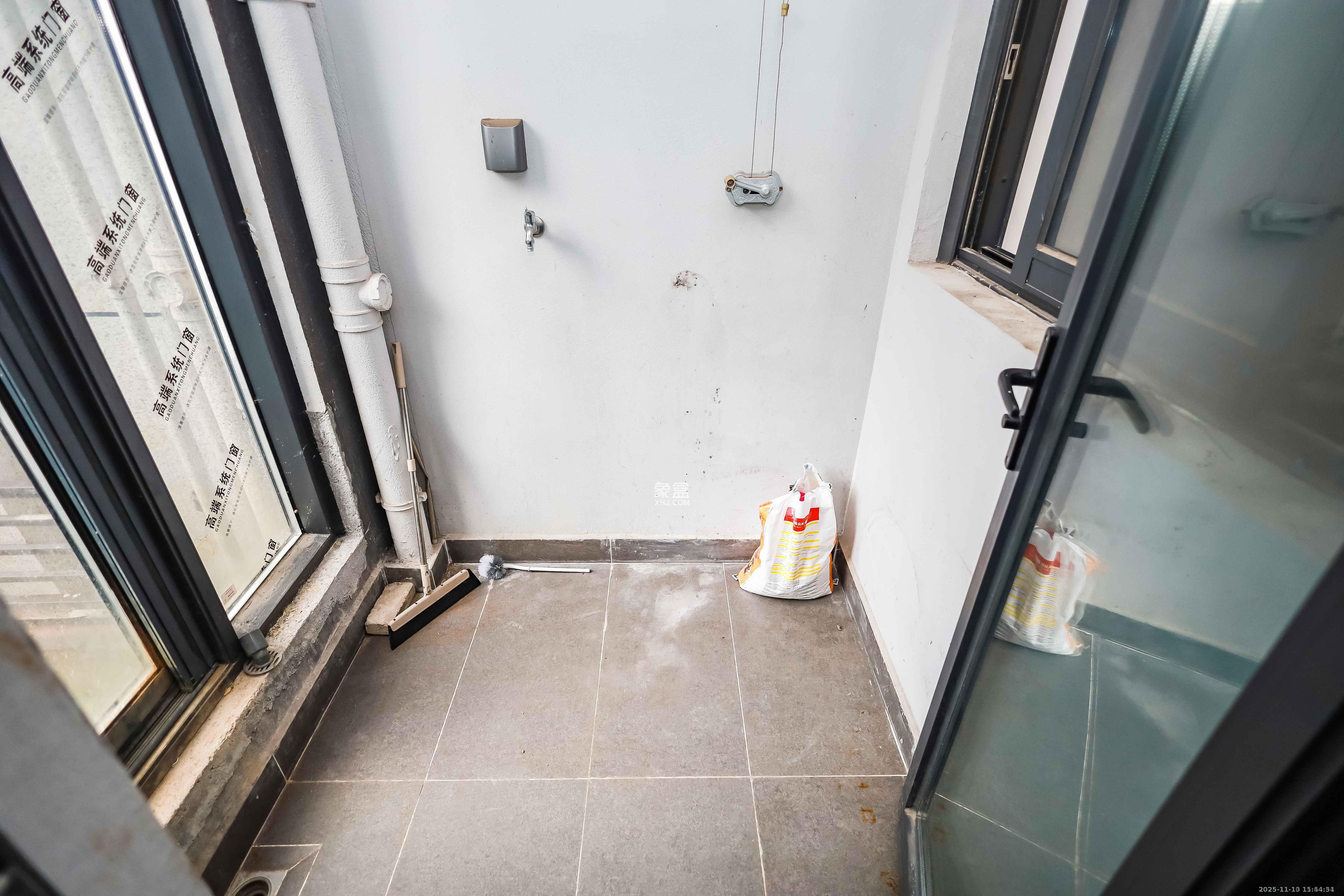 招商雍山湖  4室2厅2卫    3200.0元/月室内图