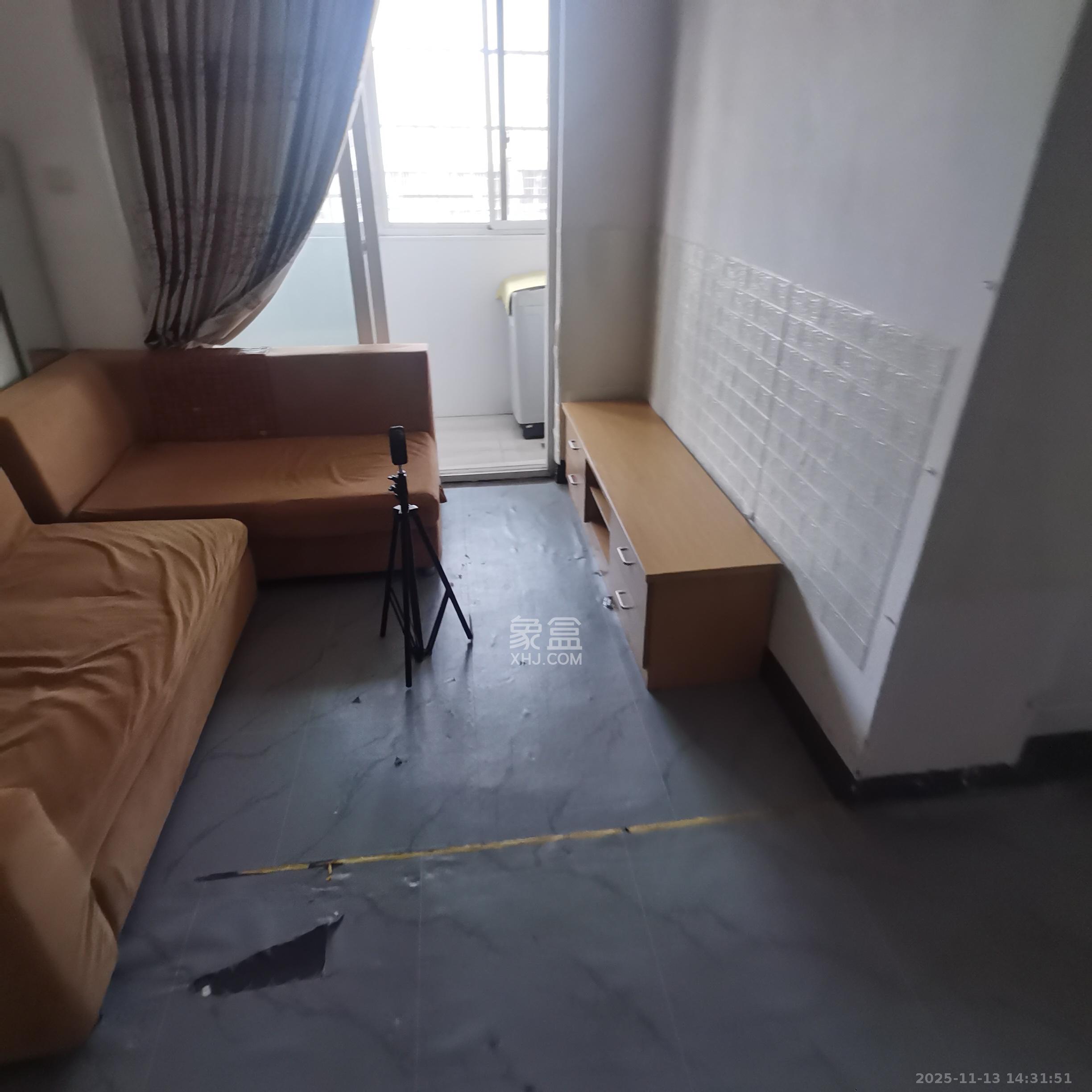 长房凤凰佳园  1室0厅0卫    1200.0元/月室内图