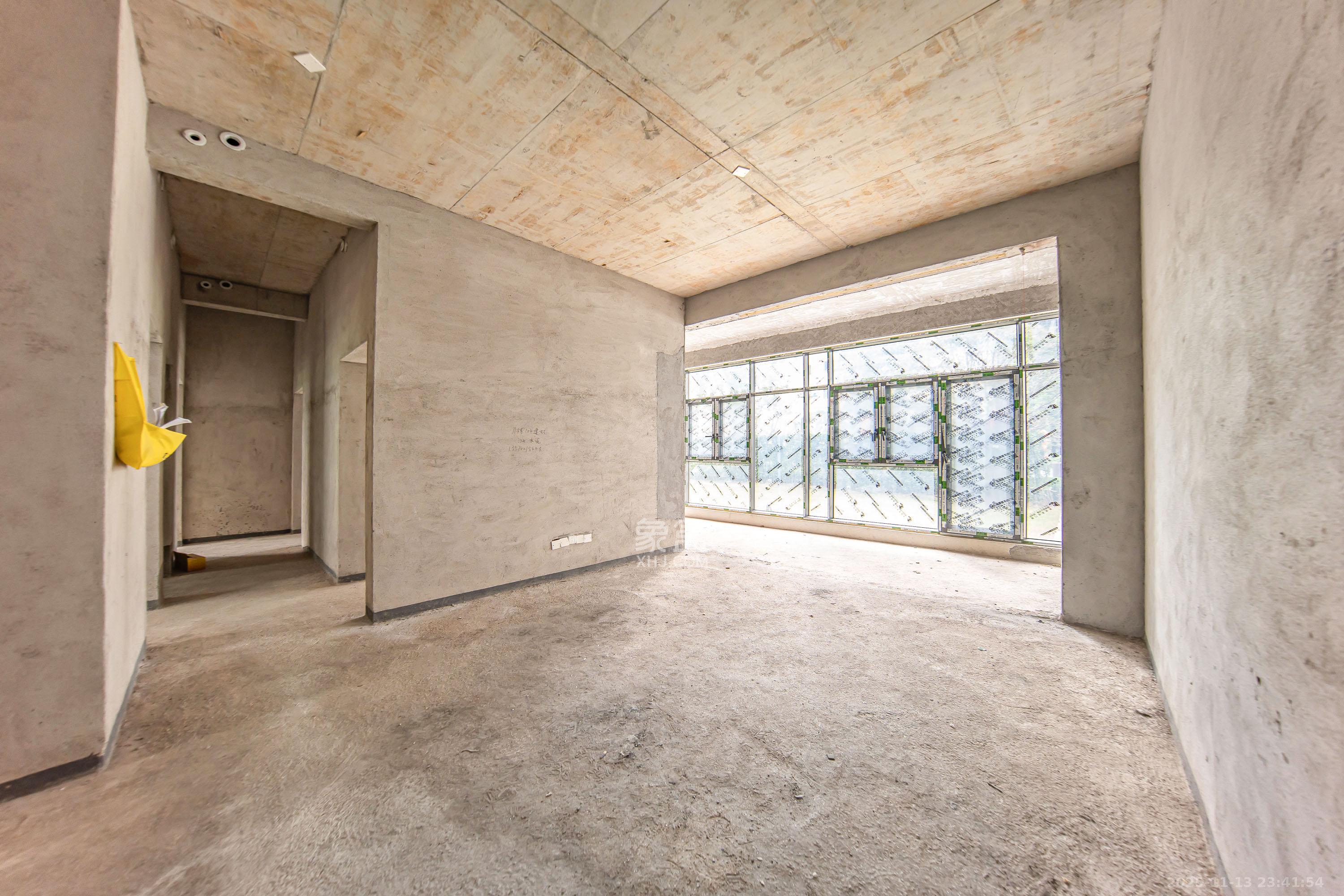 保利长交锦上 4室2厅2卫 120.0万 保利长交锦上 4室2厅2卫 120.0万客厅