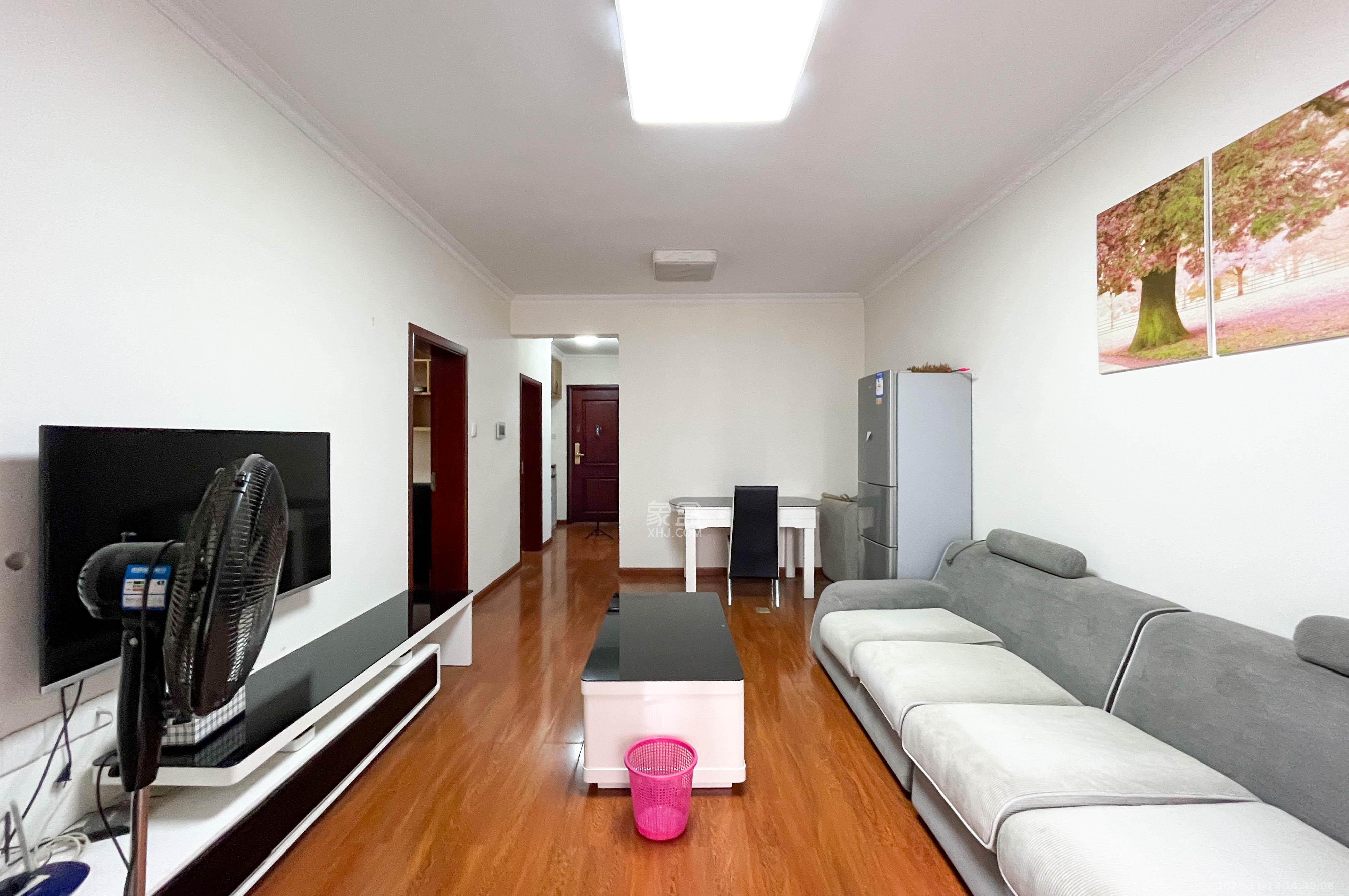 中海梅溪湖壹号 3室2厅1卫 120.0万 中海梅溪湖壹号 3室2厅1卫 120.0万客厅