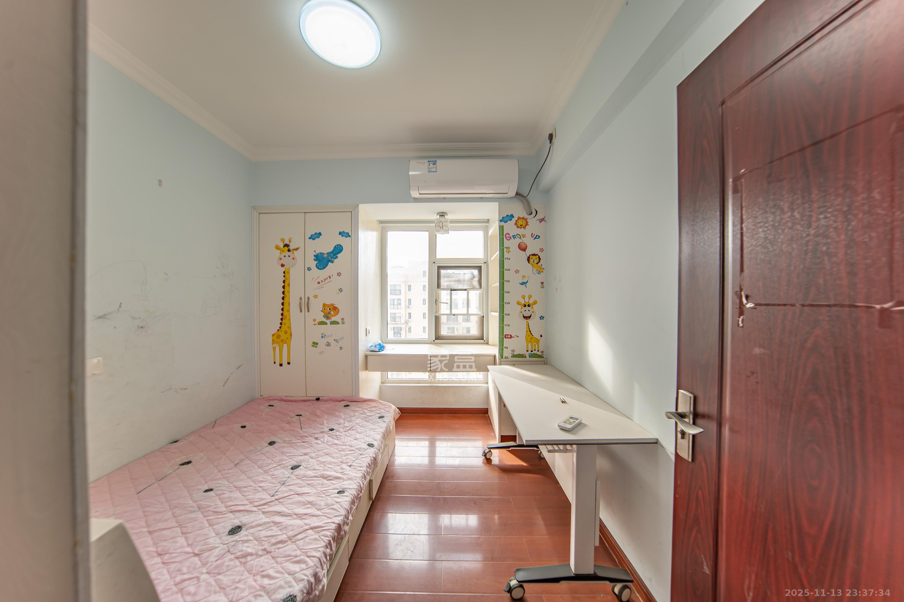 米兰春天  3室2厅1卫    70.0万卧室