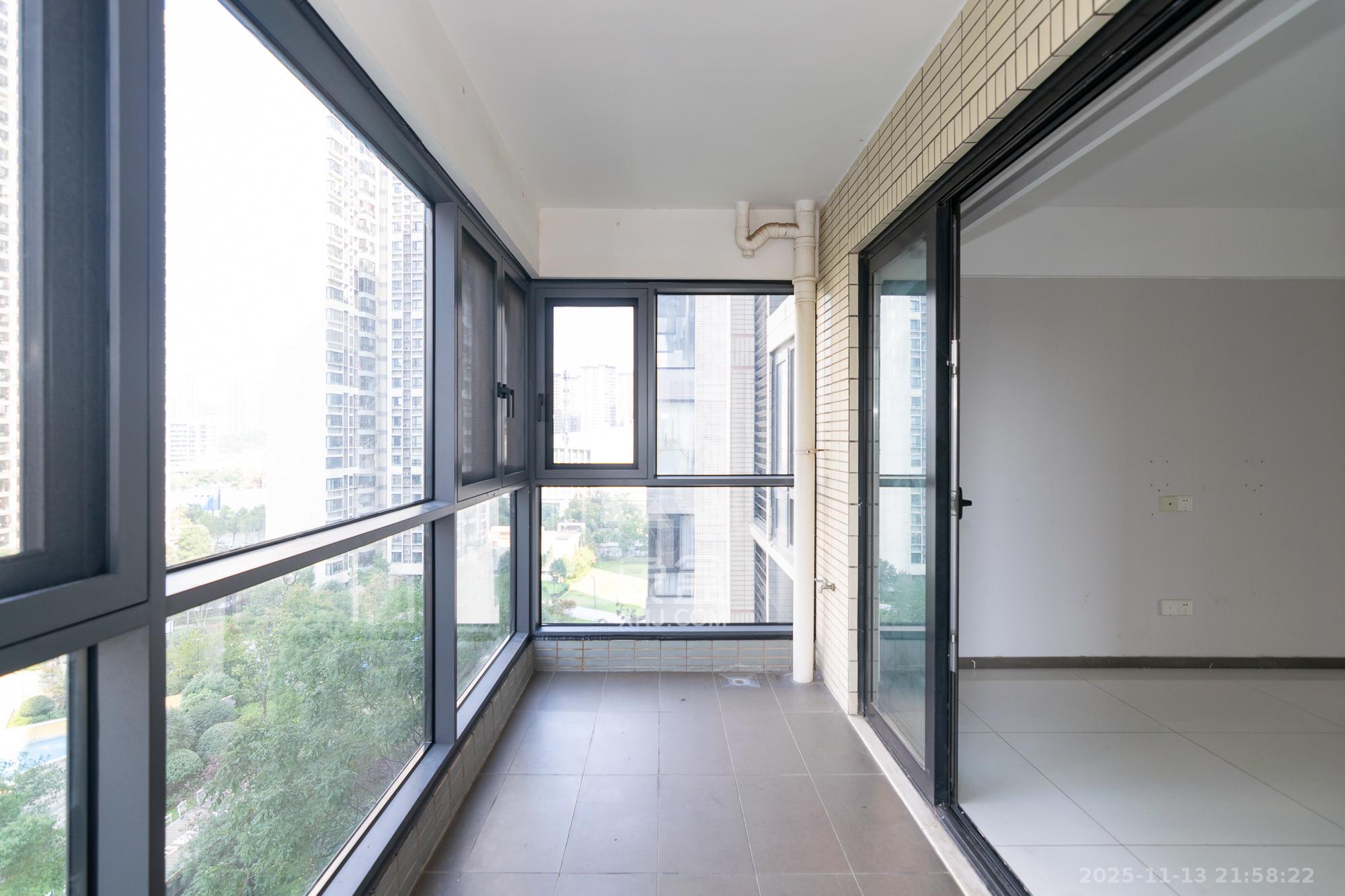 时代年华 4室2厅2卫 100.0万 时代年华 4室2厅2卫 100.0万阳台