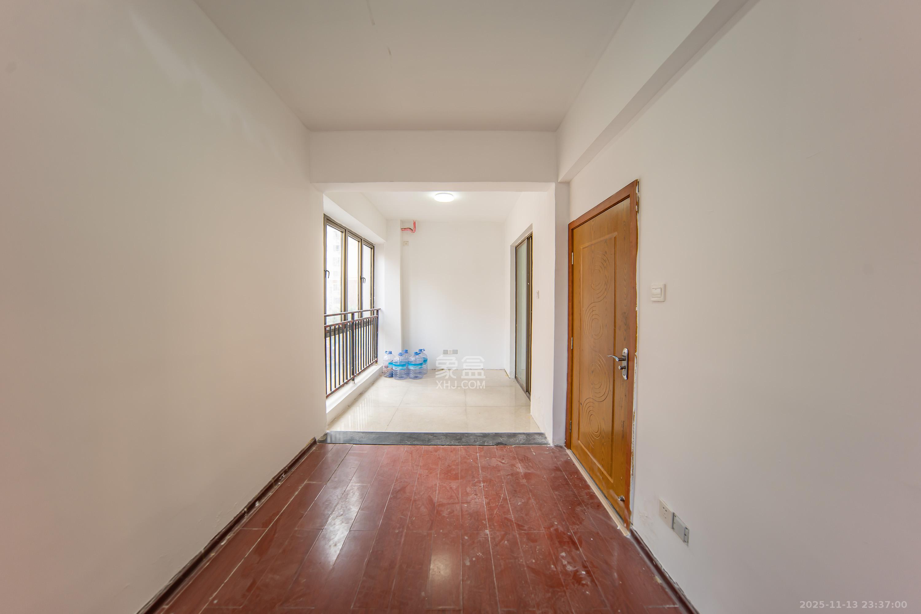 米兰春天 4室2厅2卫 75.8万 米兰春天 4室2厅2卫 75.8万卧室