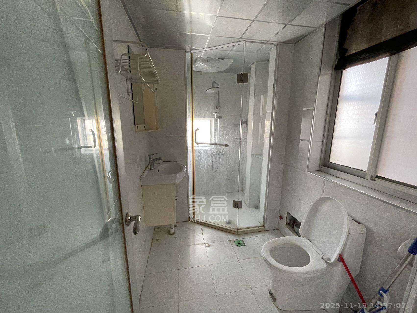 观湖公寓  1室1厅1卫    1600.0元/月室内图