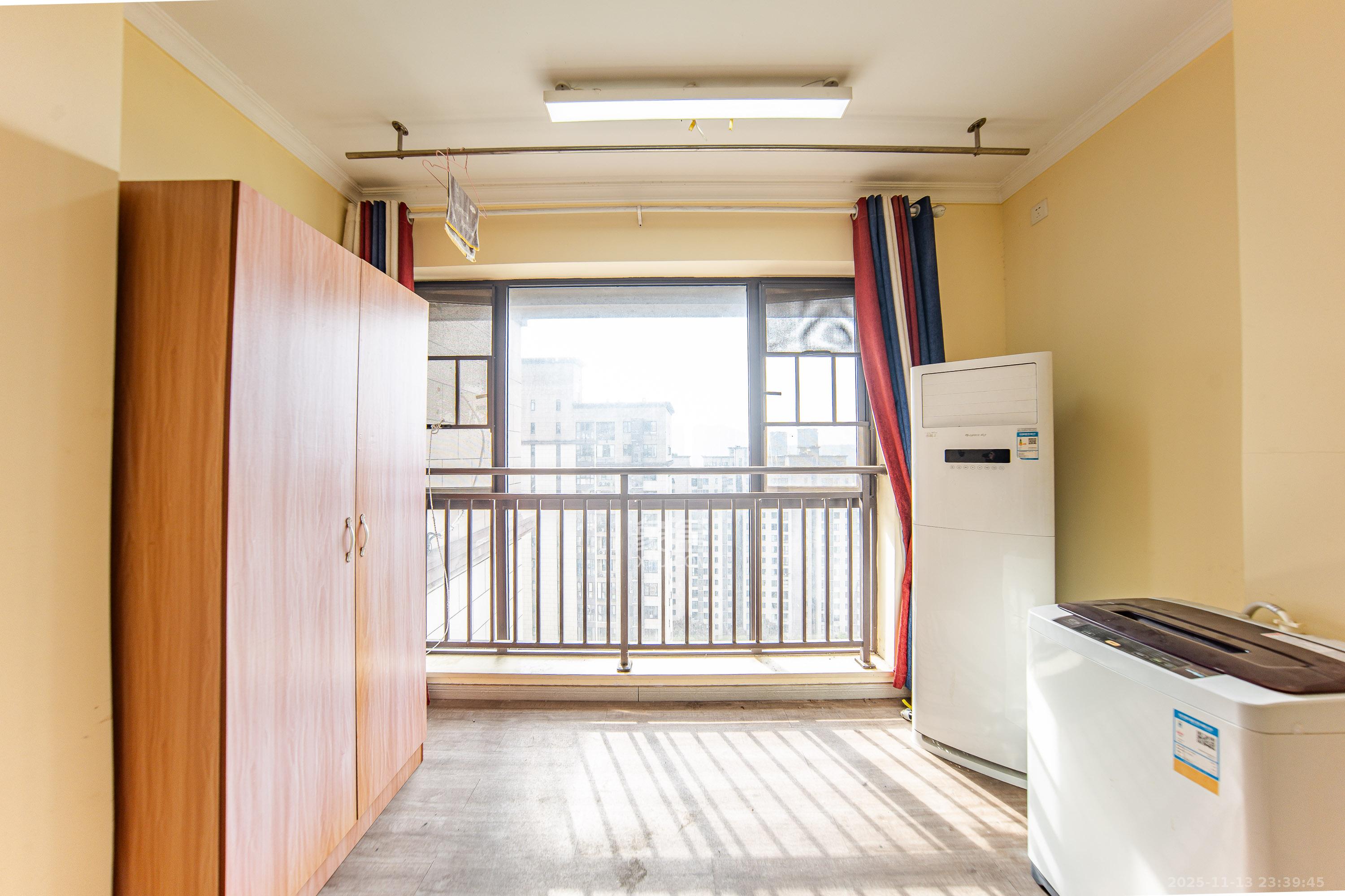 北大资源理想家园 4室2厅2卫 125.0万 北大资源理想家园 4室2厅2卫 125.0万阳台