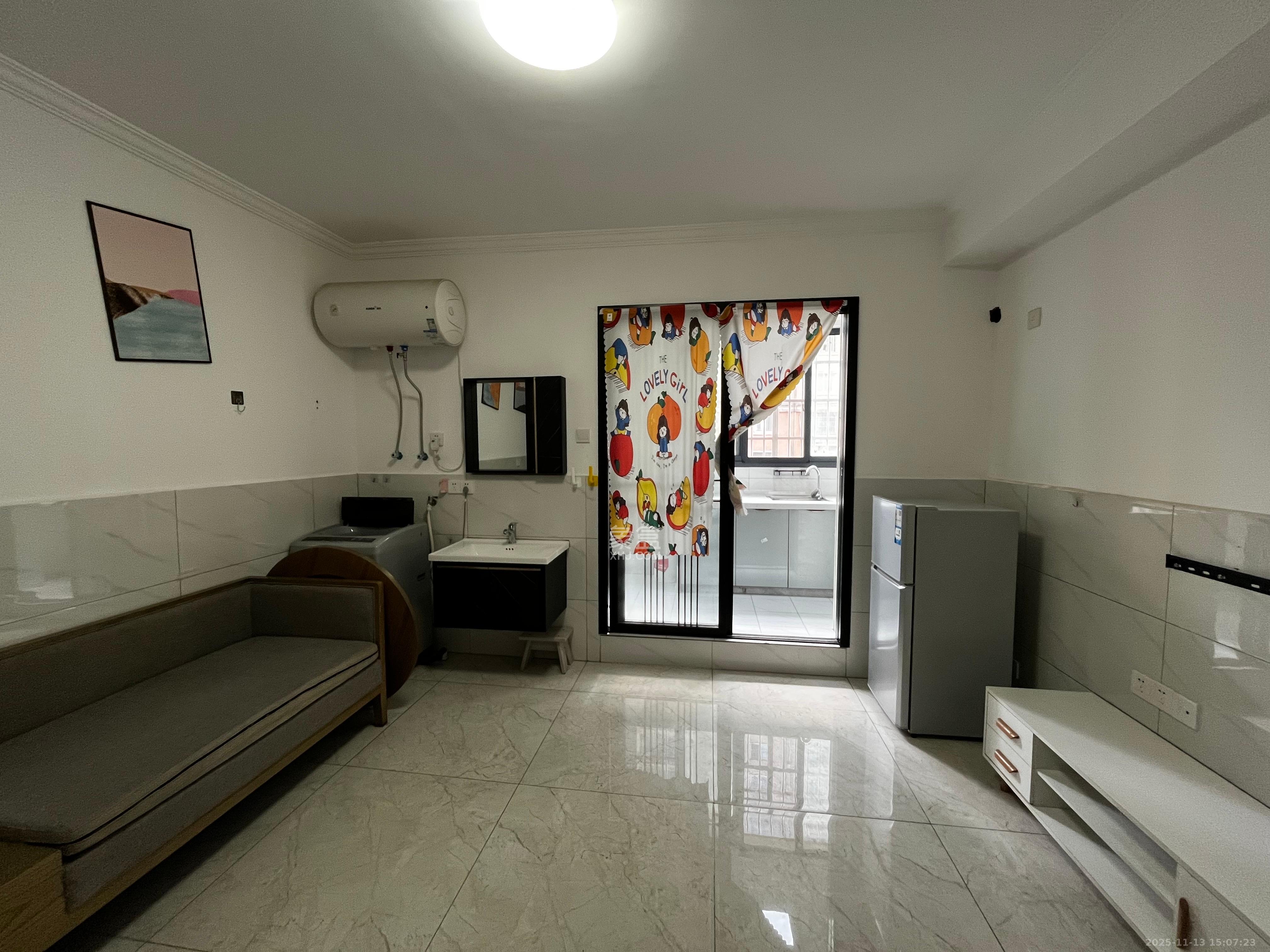 和润园一、二期 1室1厅1卫 1300.0元/月 和润园一、二期 1室1厅1卫 1300.0元/月室内图