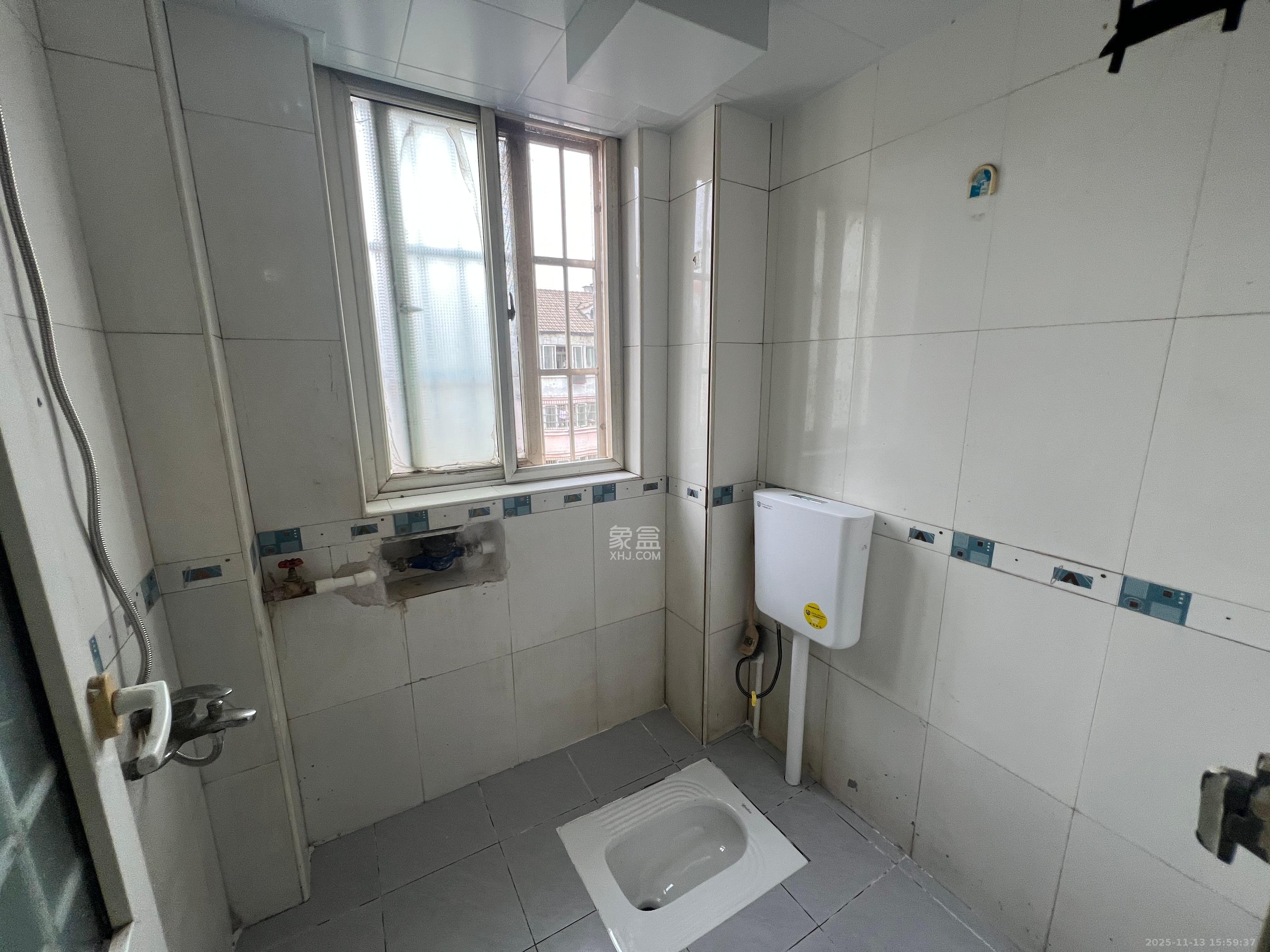 德润园 3室2厅1卫 2100.0元/月 德润园 3室2厅1卫 2100.0元/月室内图