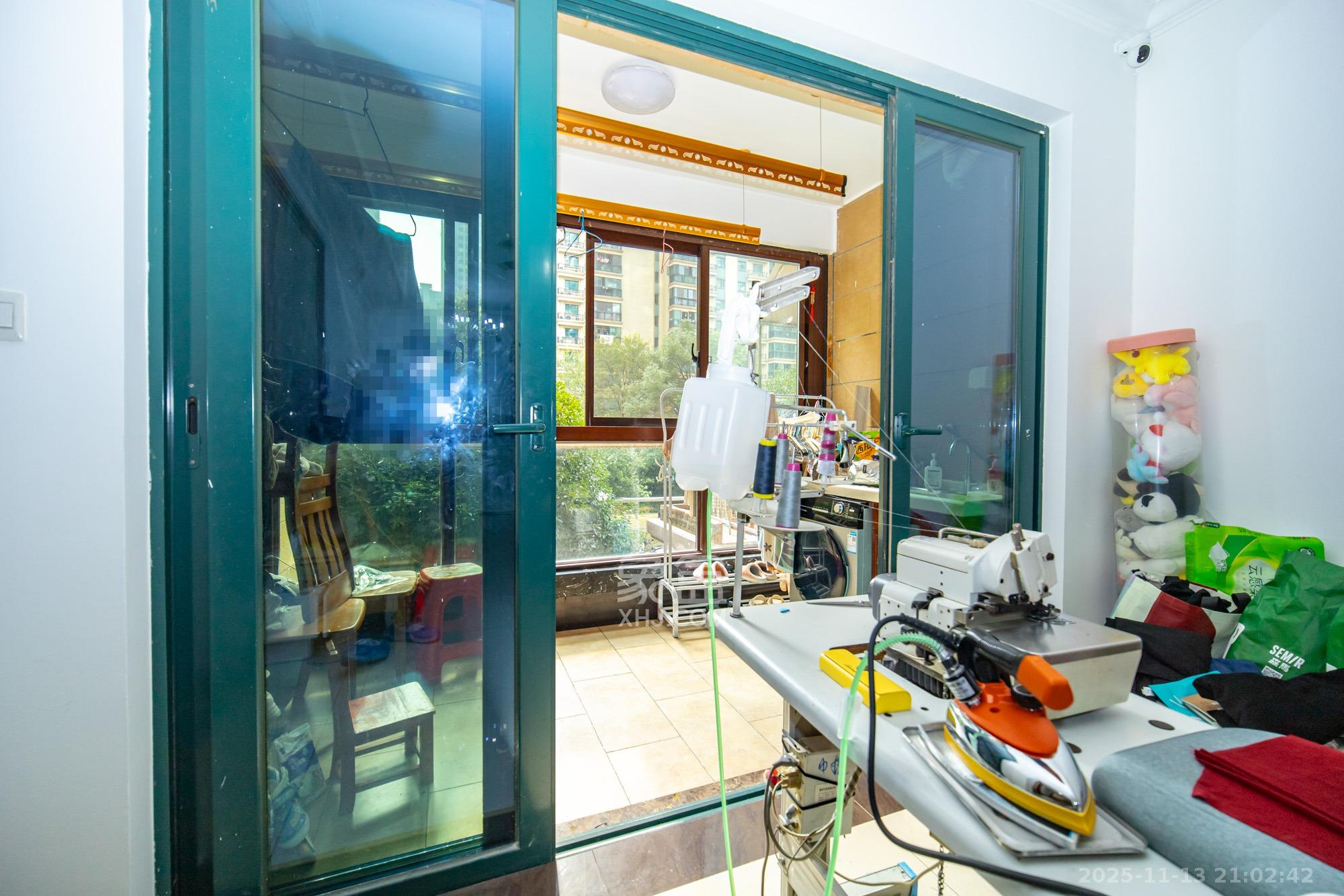 恒大翡翠华庭 3室2厅1卫 65.8万 恒大翡翠华庭 3室2厅1卫 65.8万阳台