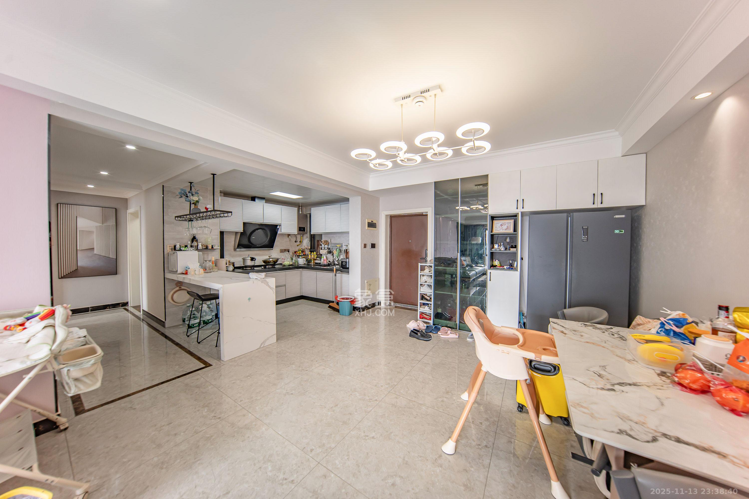 兰亭湾畔 3室2厅2卫 150.0万 兰亭湾畔 3室2厅2卫 150.0万客厅