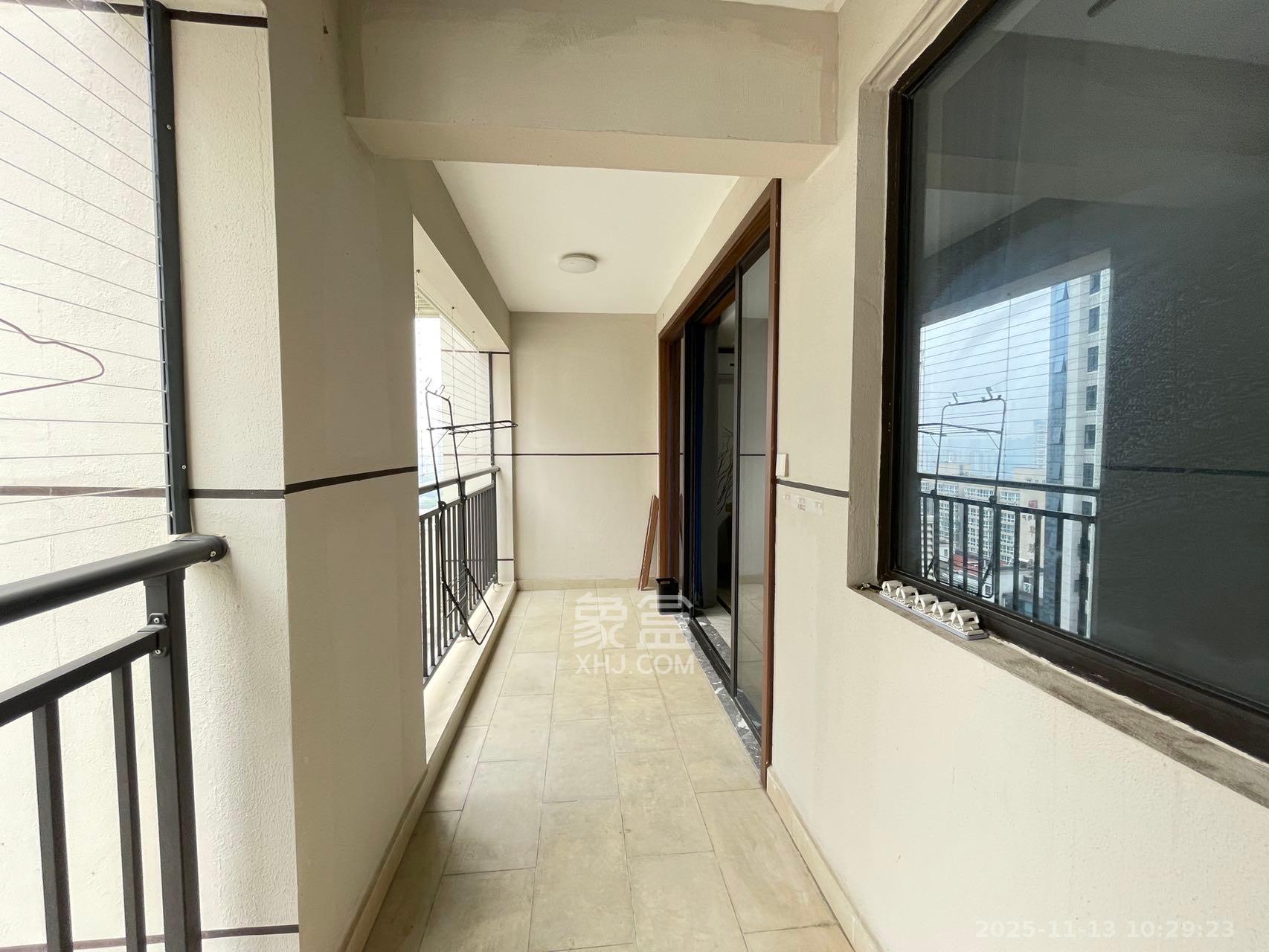 中国铁建金色蓝庭  3室2厅2卫    3200.0元/月室内图