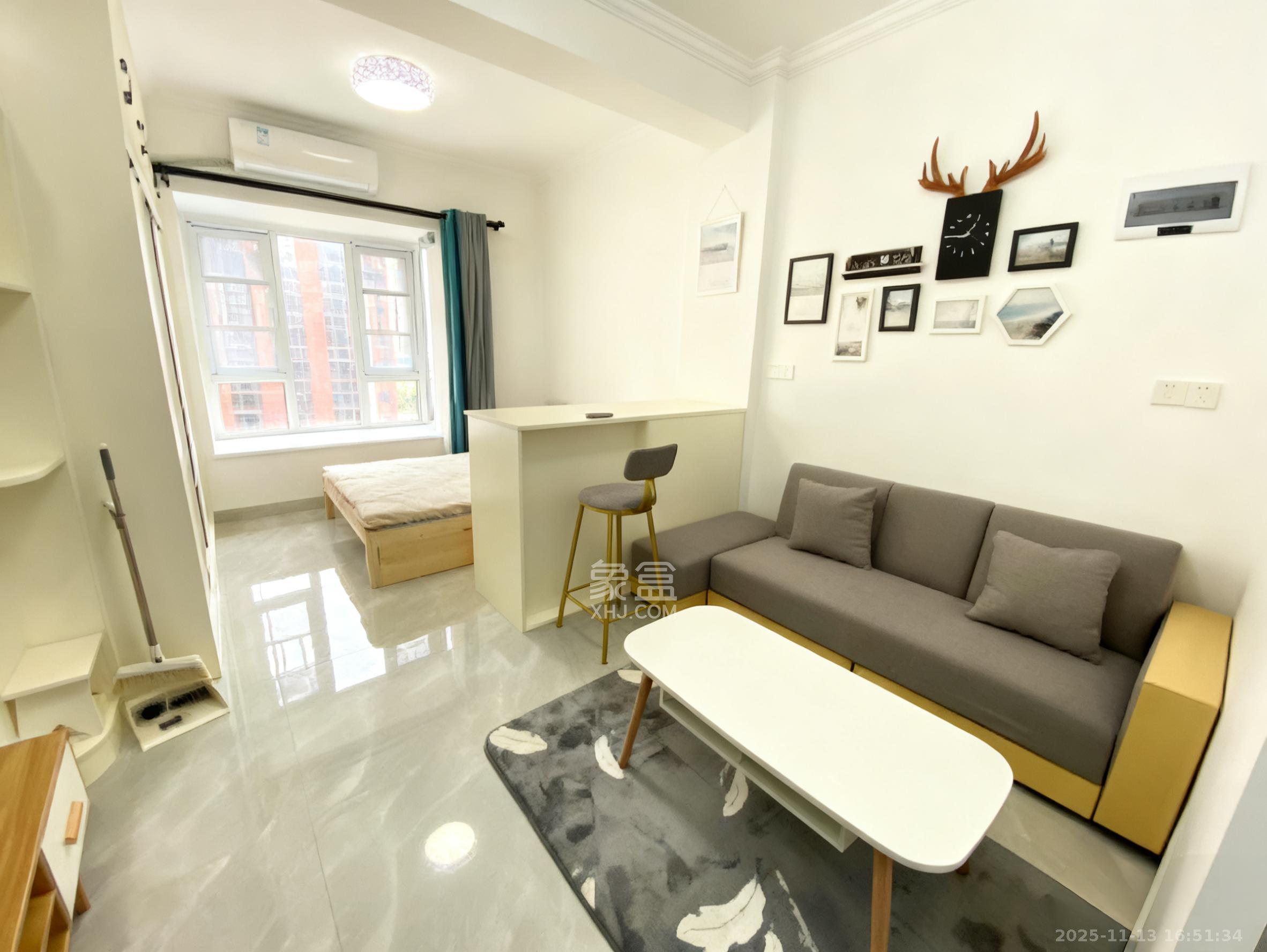 芙蓉万国城MOMA（卓越汇富苑）  1室1厅1卫    1400.0元/月