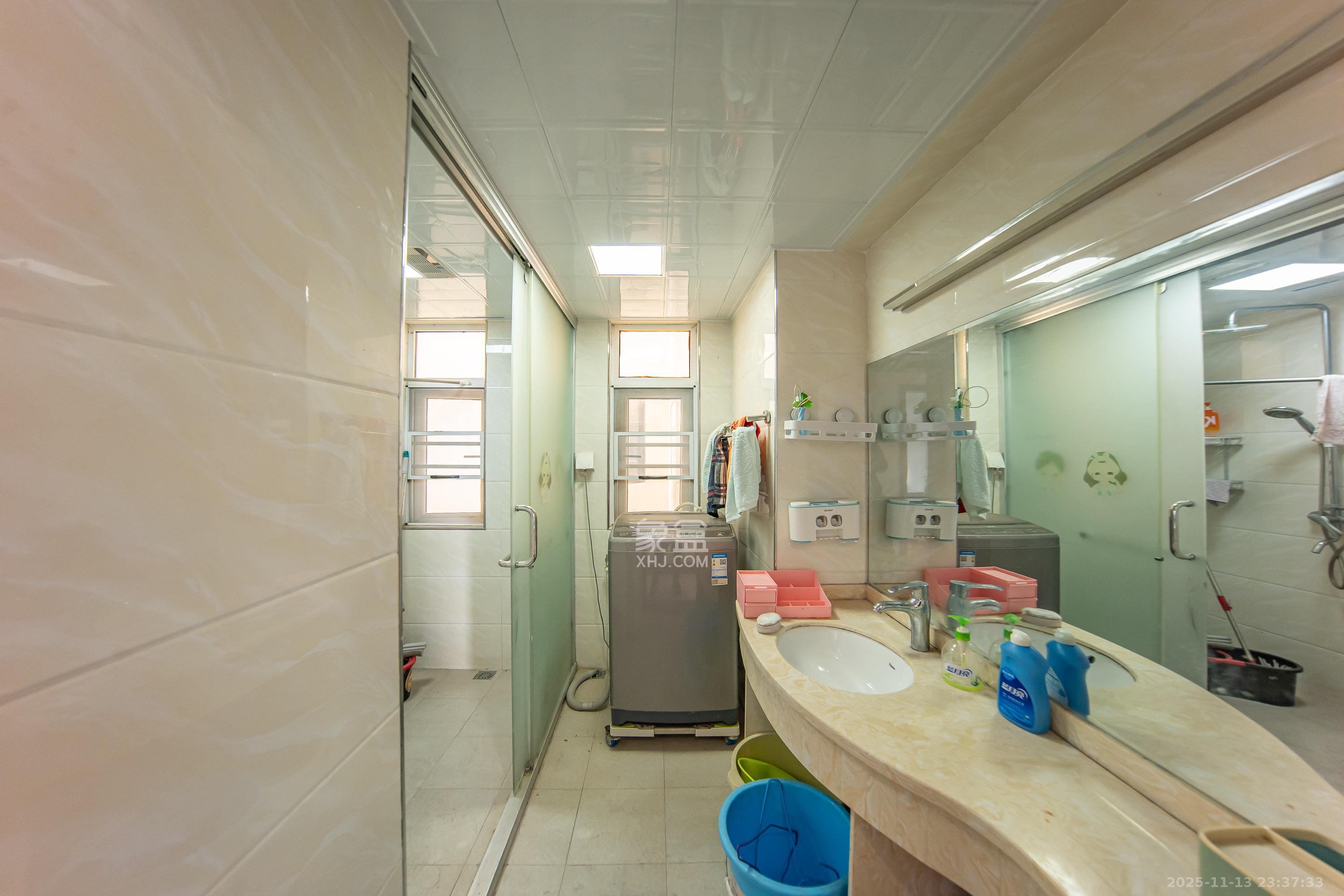 米兰春天  3室2厅1卫    70.0万卫生间