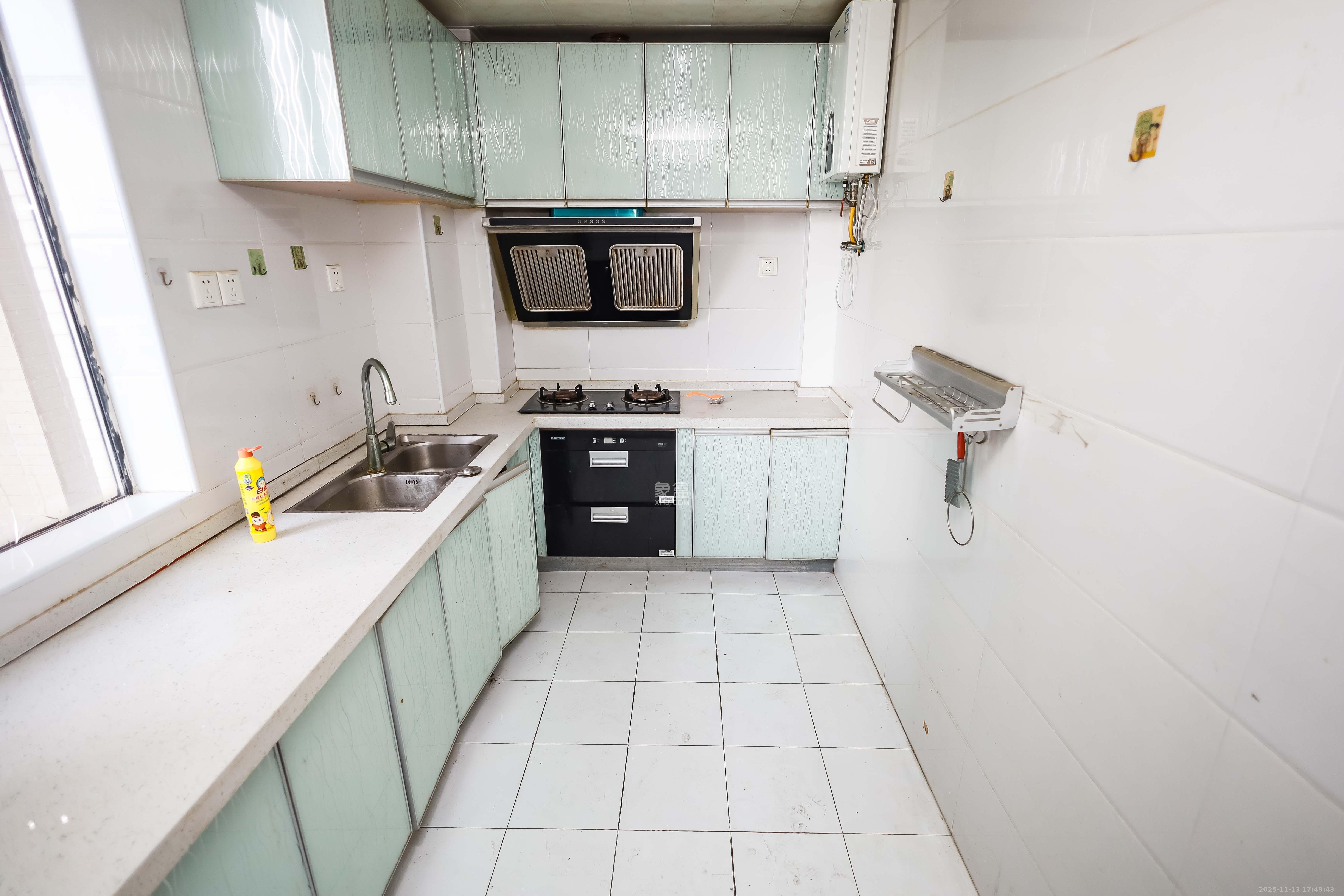 莱茵城 3室2厅2卫 85.8万 莱茵城 3室2厅2卫 85.8万厨房