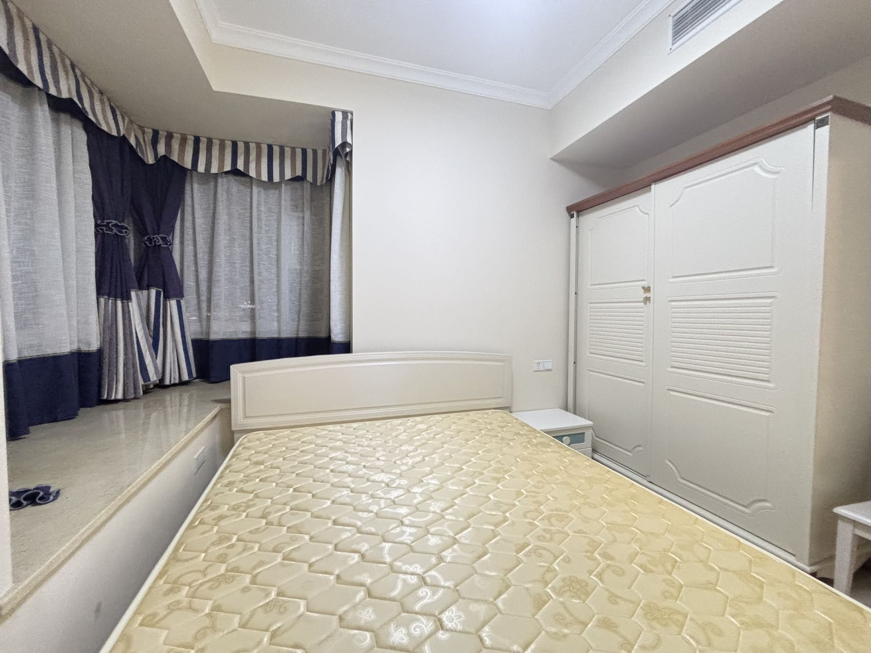 中弘西岸首府  2室2厅1卫    2000.0元/月室内图