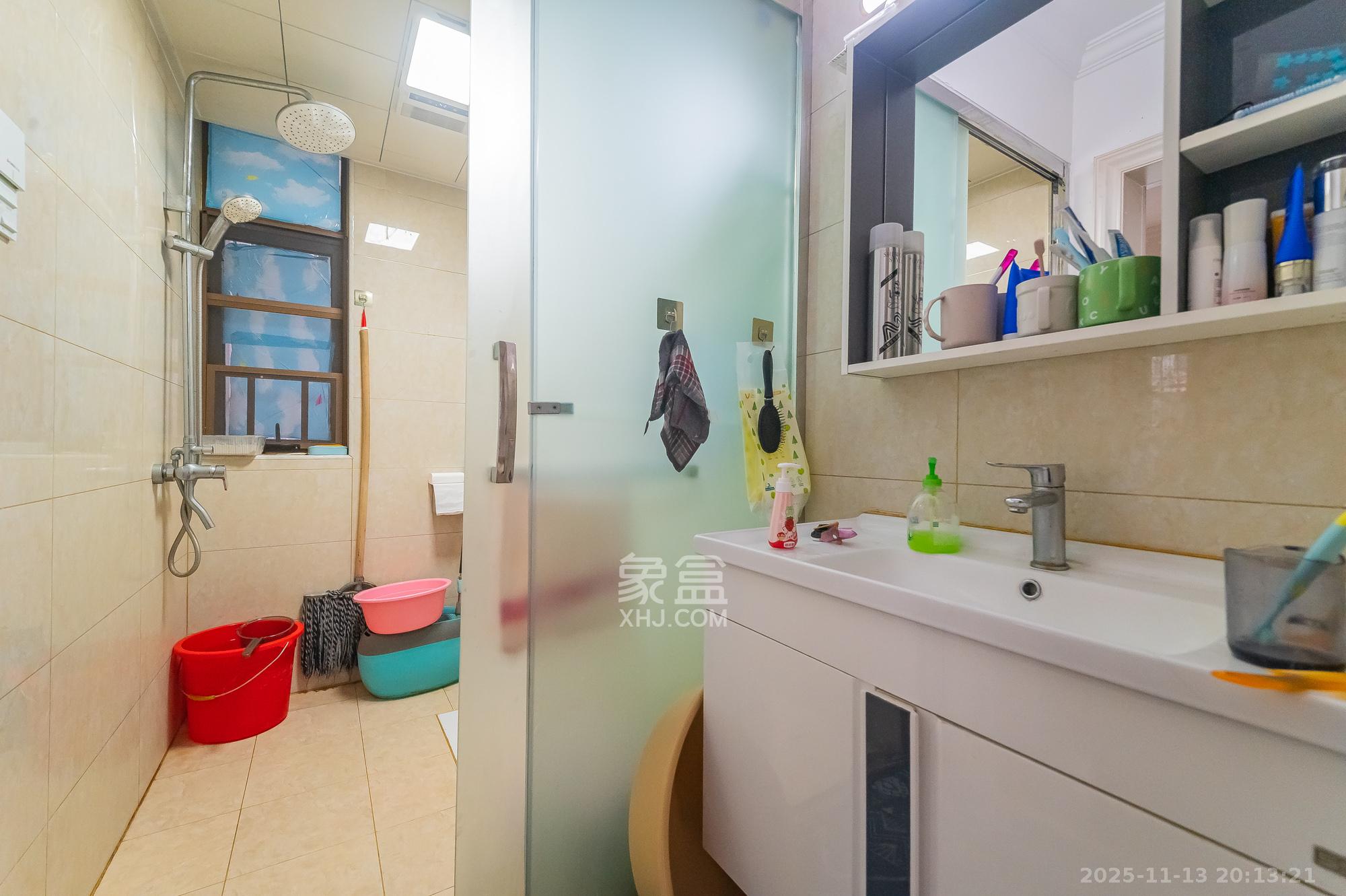 湖湾世景 3室2厅1卫 2100.0元/月 湖湾世景 3室2厅1卫 2100.0元/月室内图