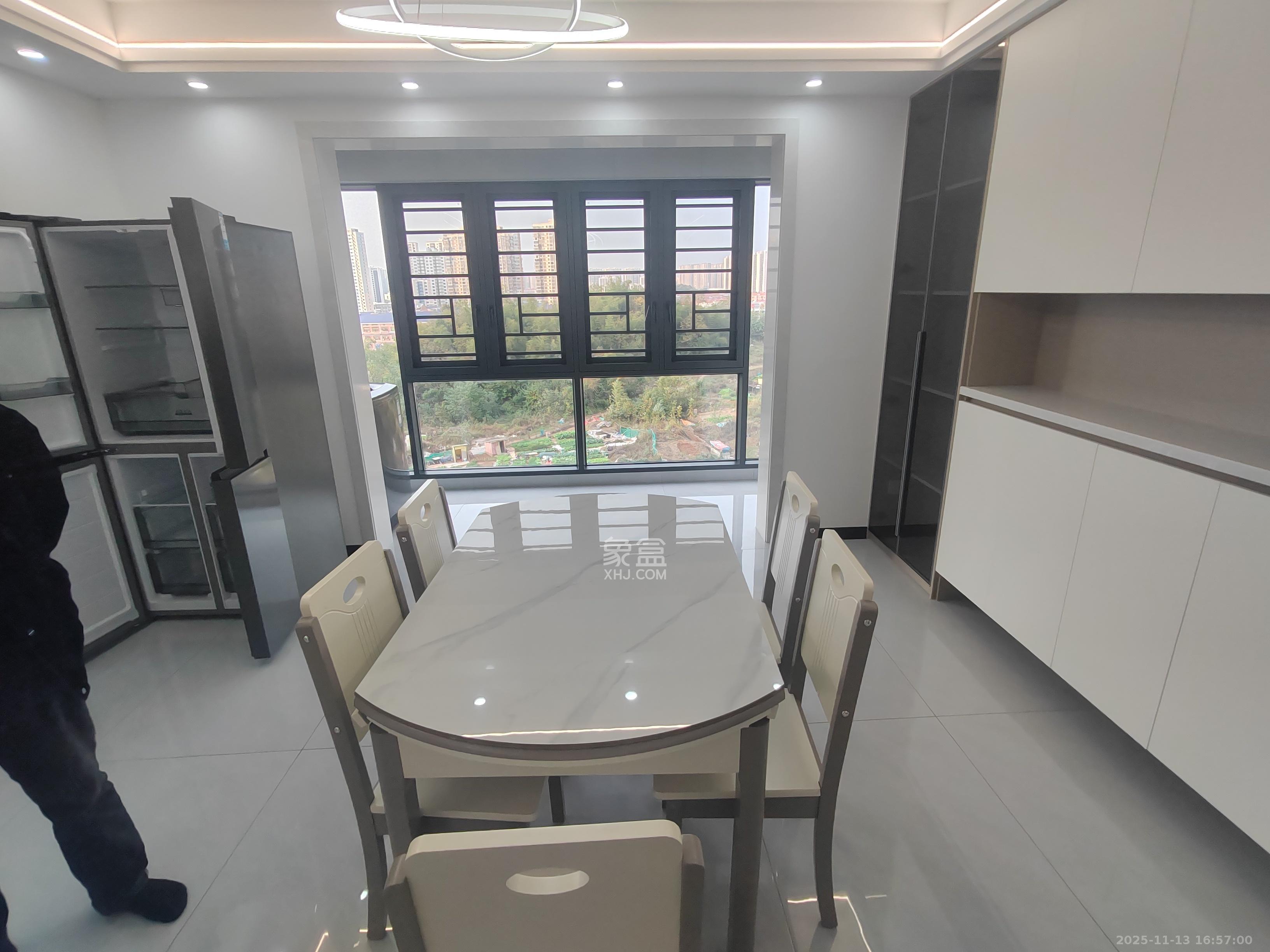 桥头家园三期  4室2厅2卫    2600.0元/月室内图