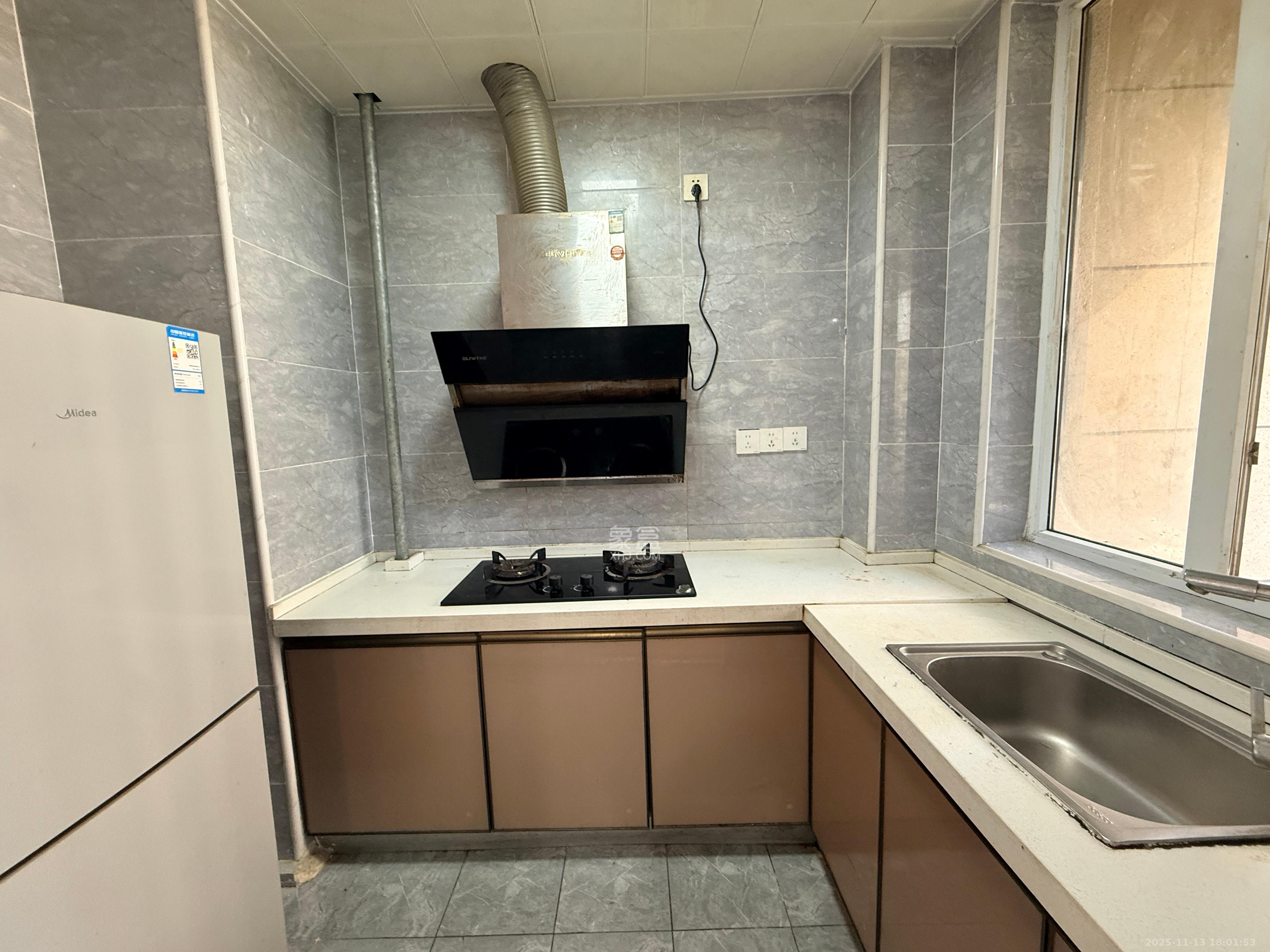 嘉宇银杉（嘉宇西苑）  3室2厅2卫    2100.0元/月