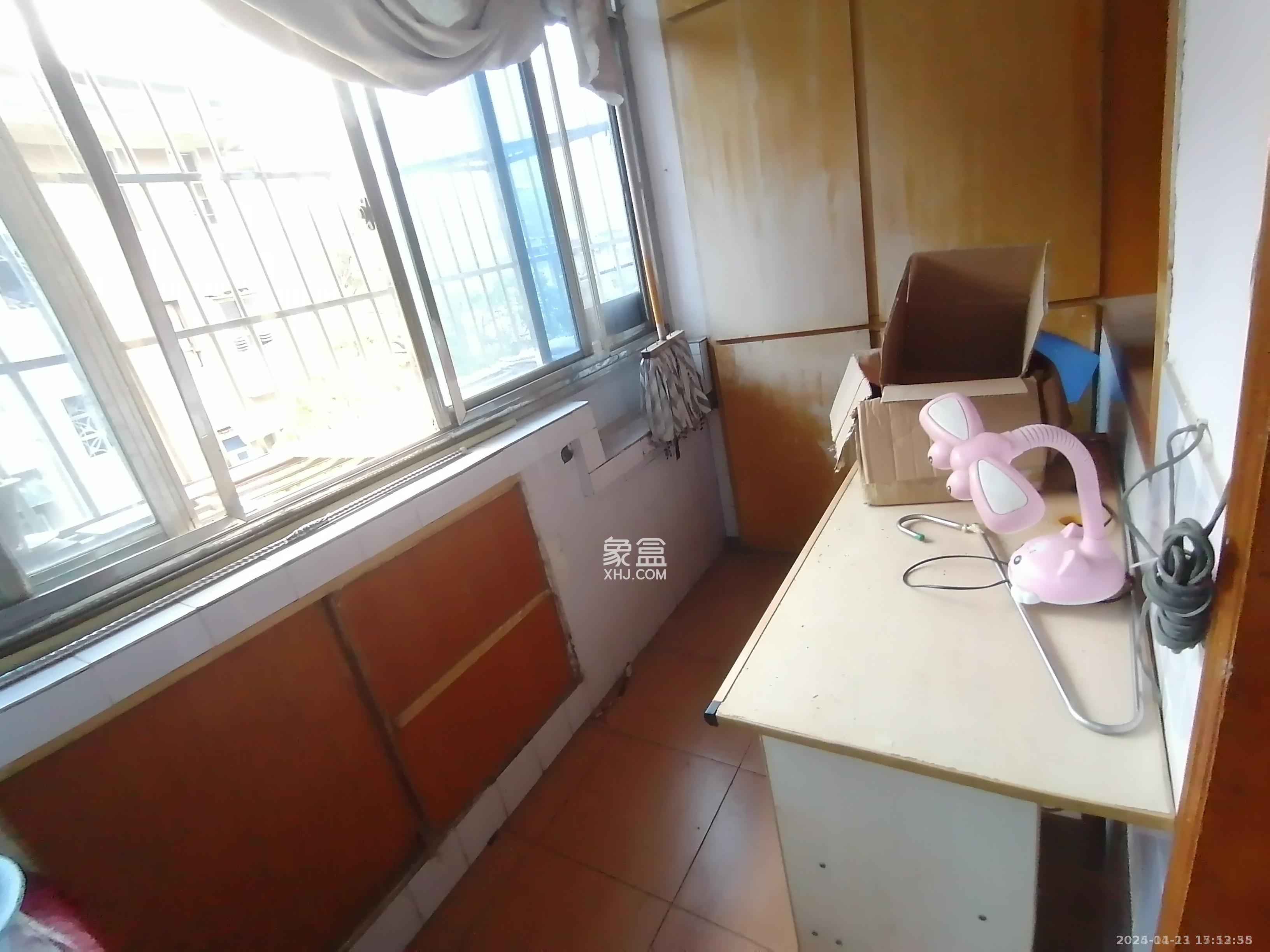 长监宿舍  3室2厅1卫    1300.0元/月