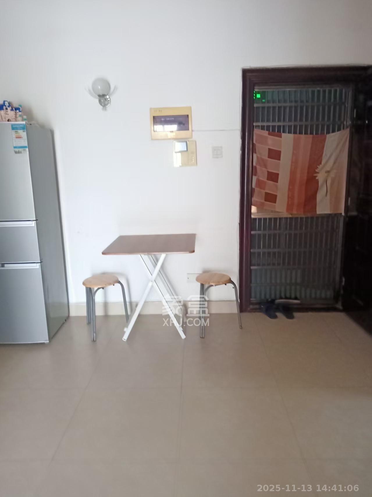 月湖兰庭  1室1厅1卫    1600.0元/月室内图