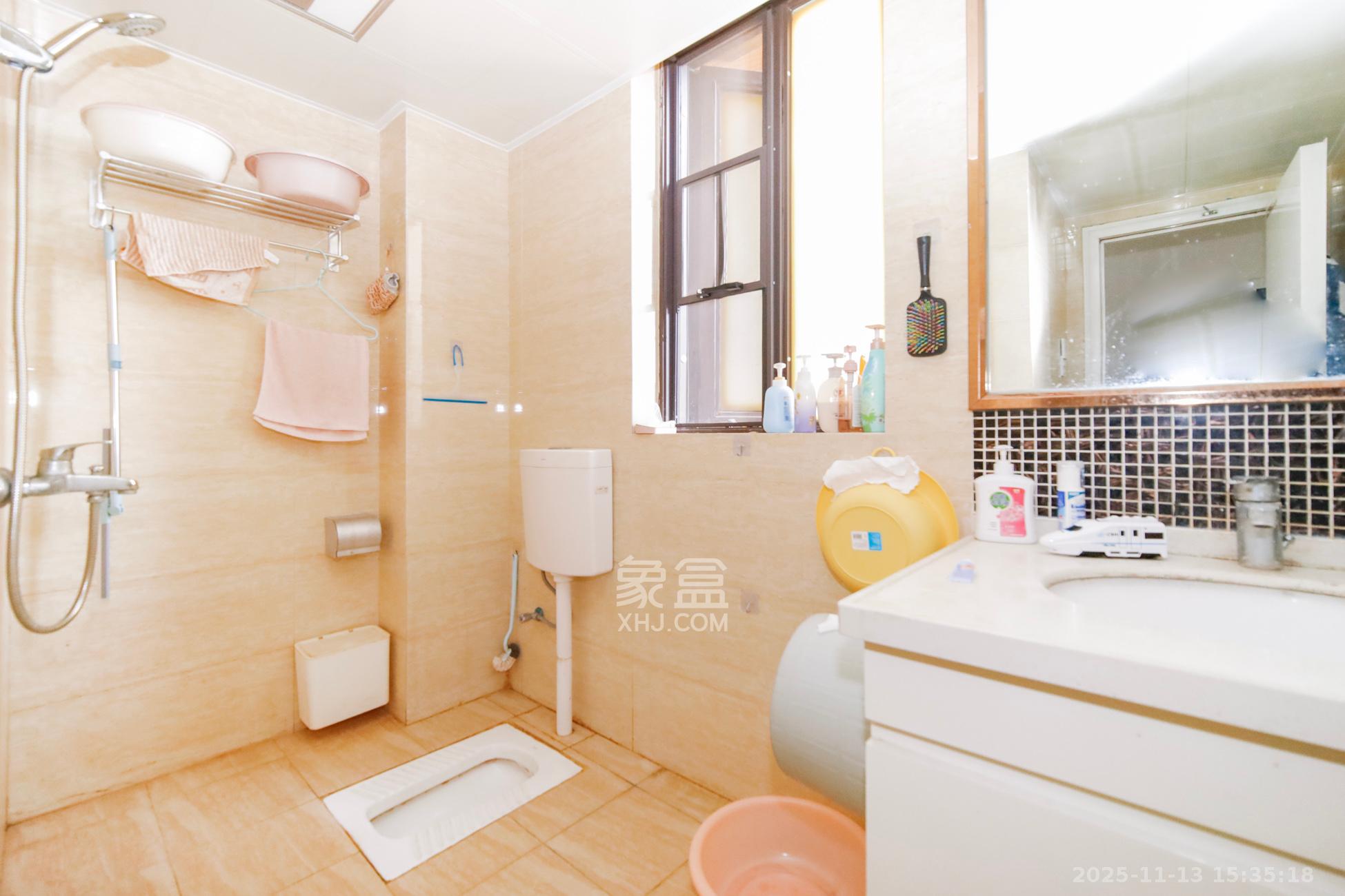 五江天街南区  3室2厅1卫    80.0万卫生间