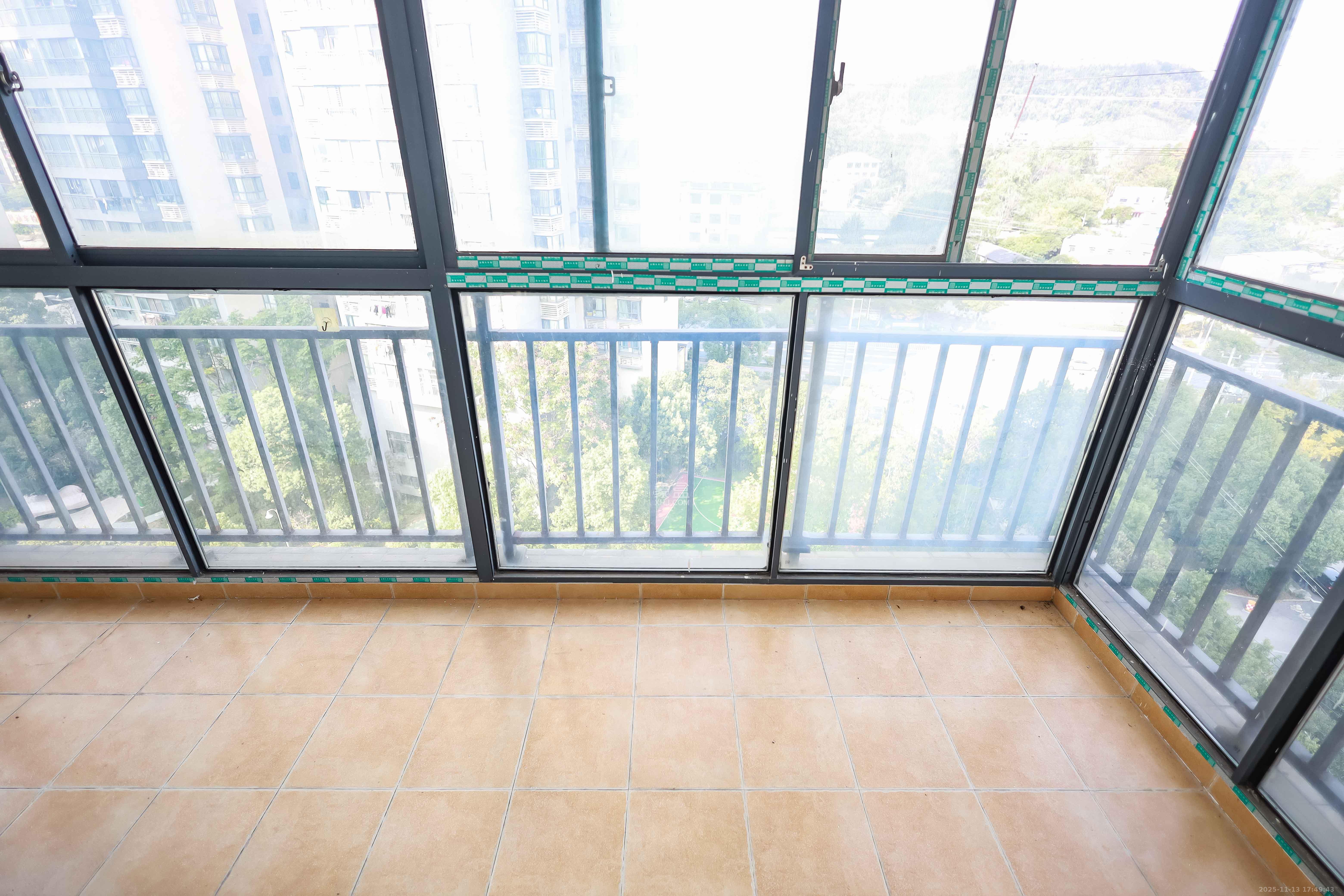 莱茵城  3室2厅2卫    85.8万阳台