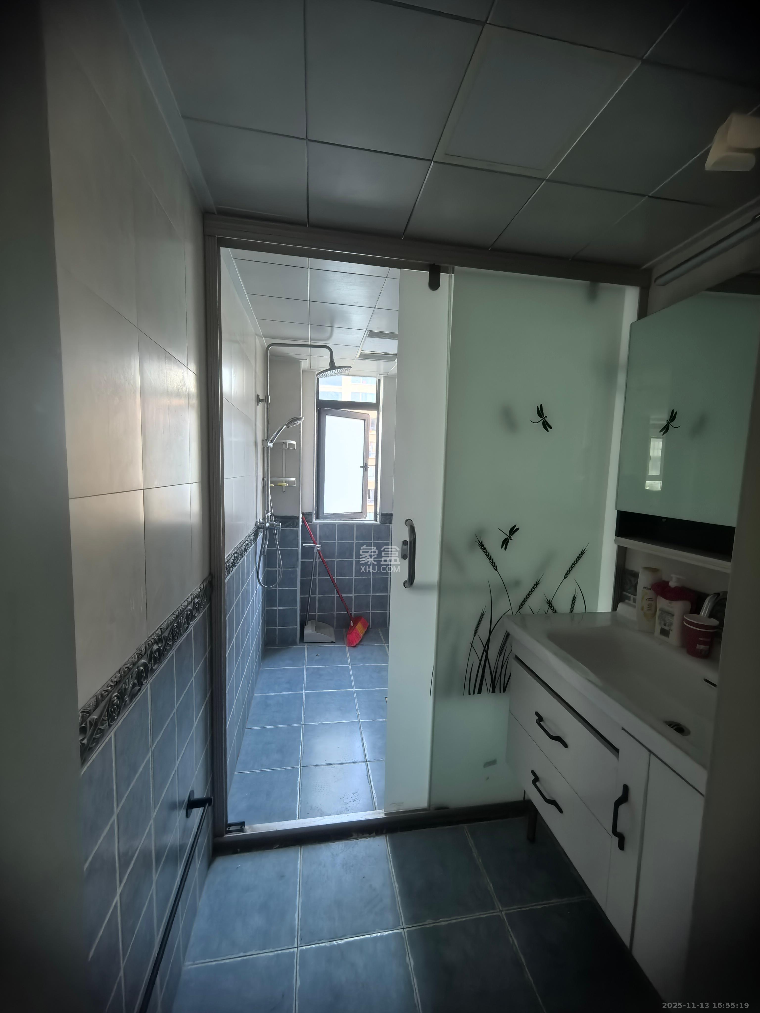 卢浮原著 3室2厅2卫 2200.0元/月 卢浮原著 3室2厅2卫 2200.0元/月室内图