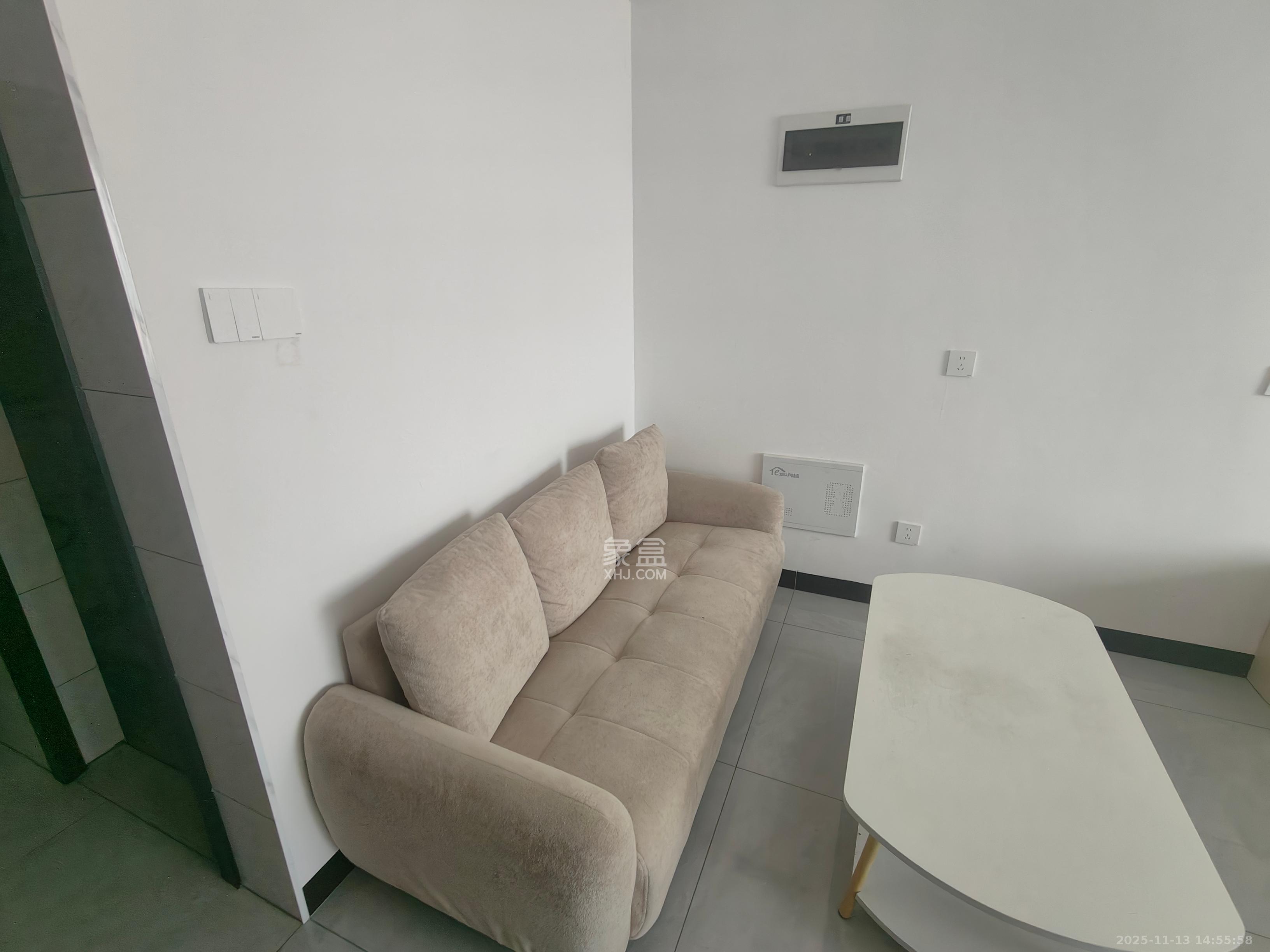 友兴家园  1室1厅1卫    1600.0元/月室内图