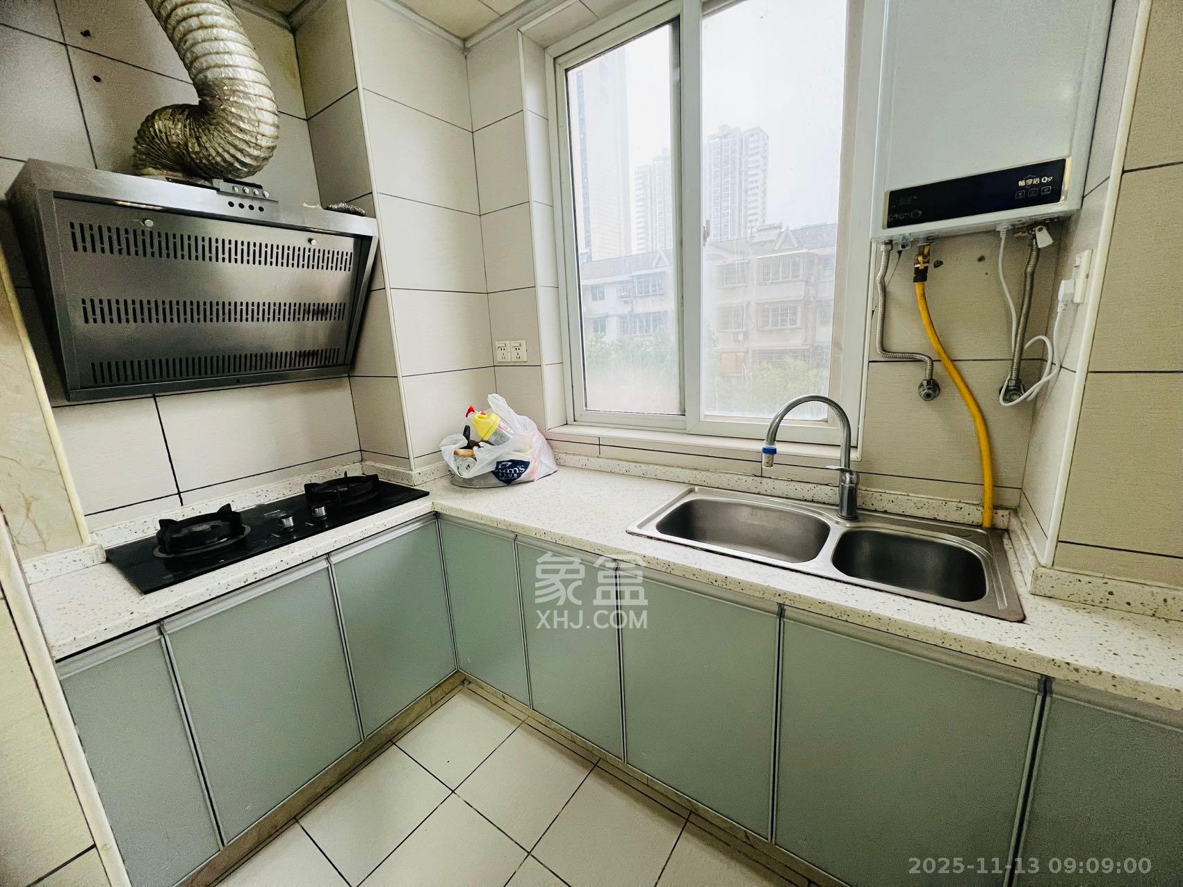 一品东庭  3室2厅2卫    2300.0元/月室内图