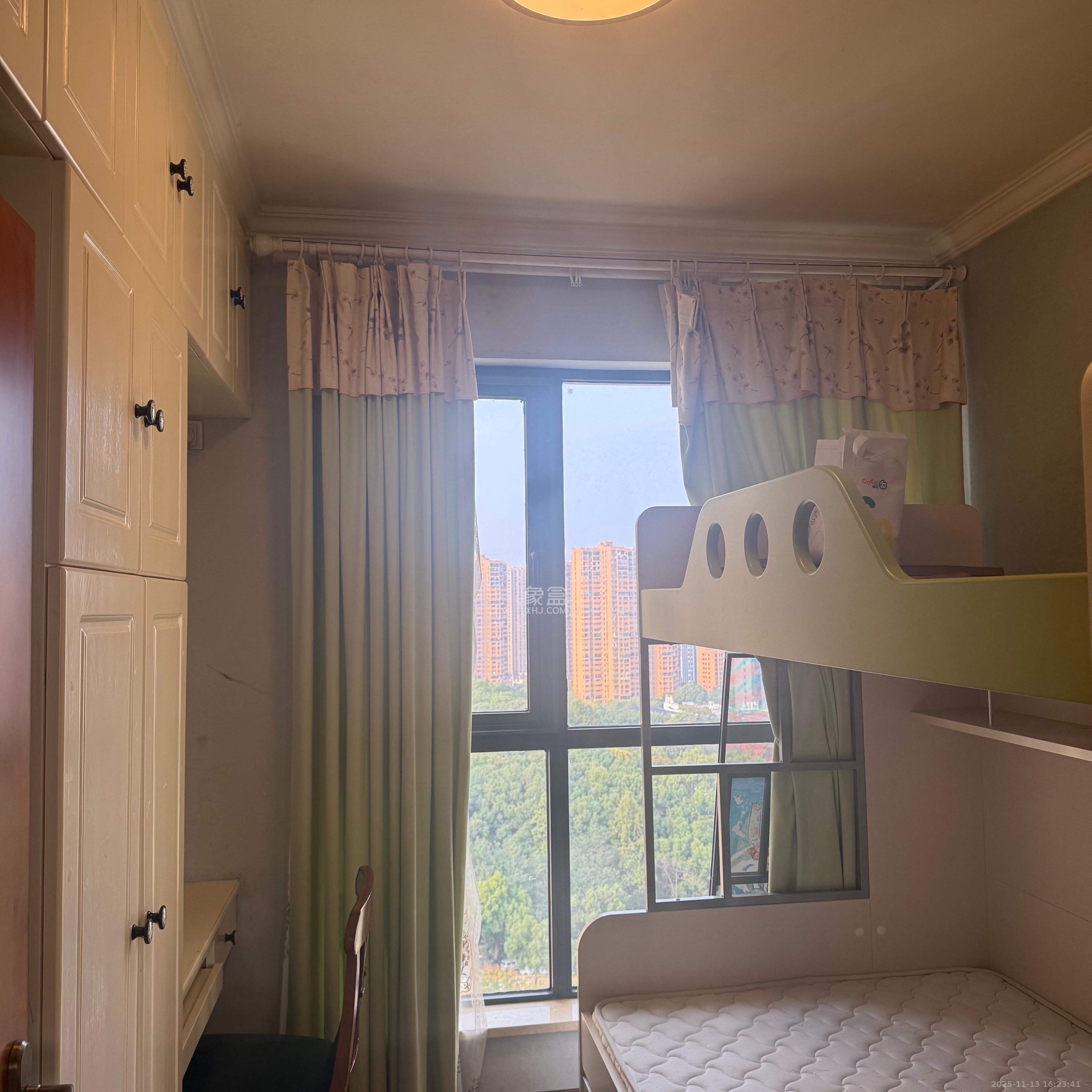 蓝光幸福满庭  3室2厅1卫    2300.0元/月室内图