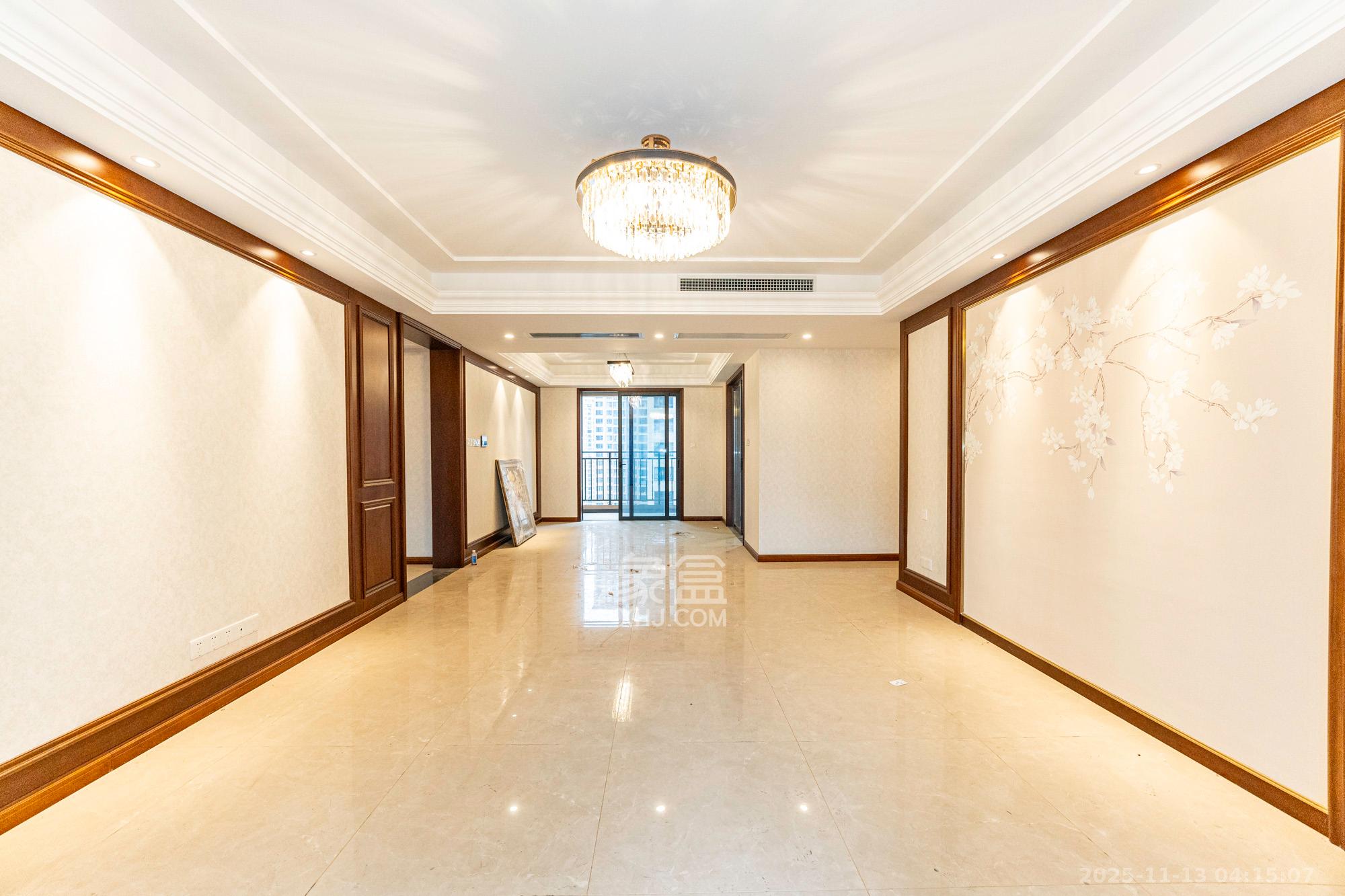 运达锦绣广场  5室2厅3卫    280.0万客厅