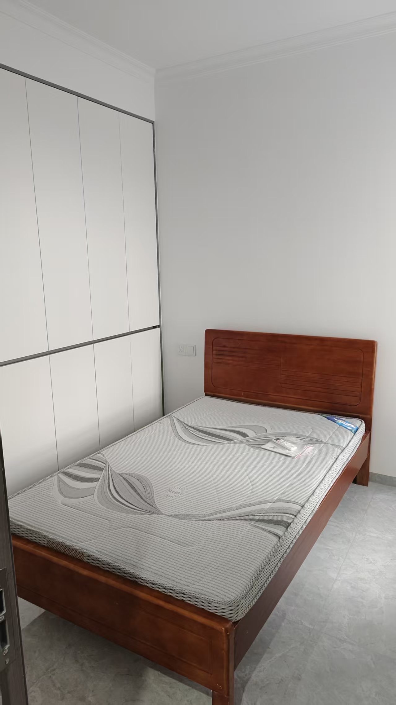 互助小区电梯房  1室0厅0卫    1600.0元/月室内图