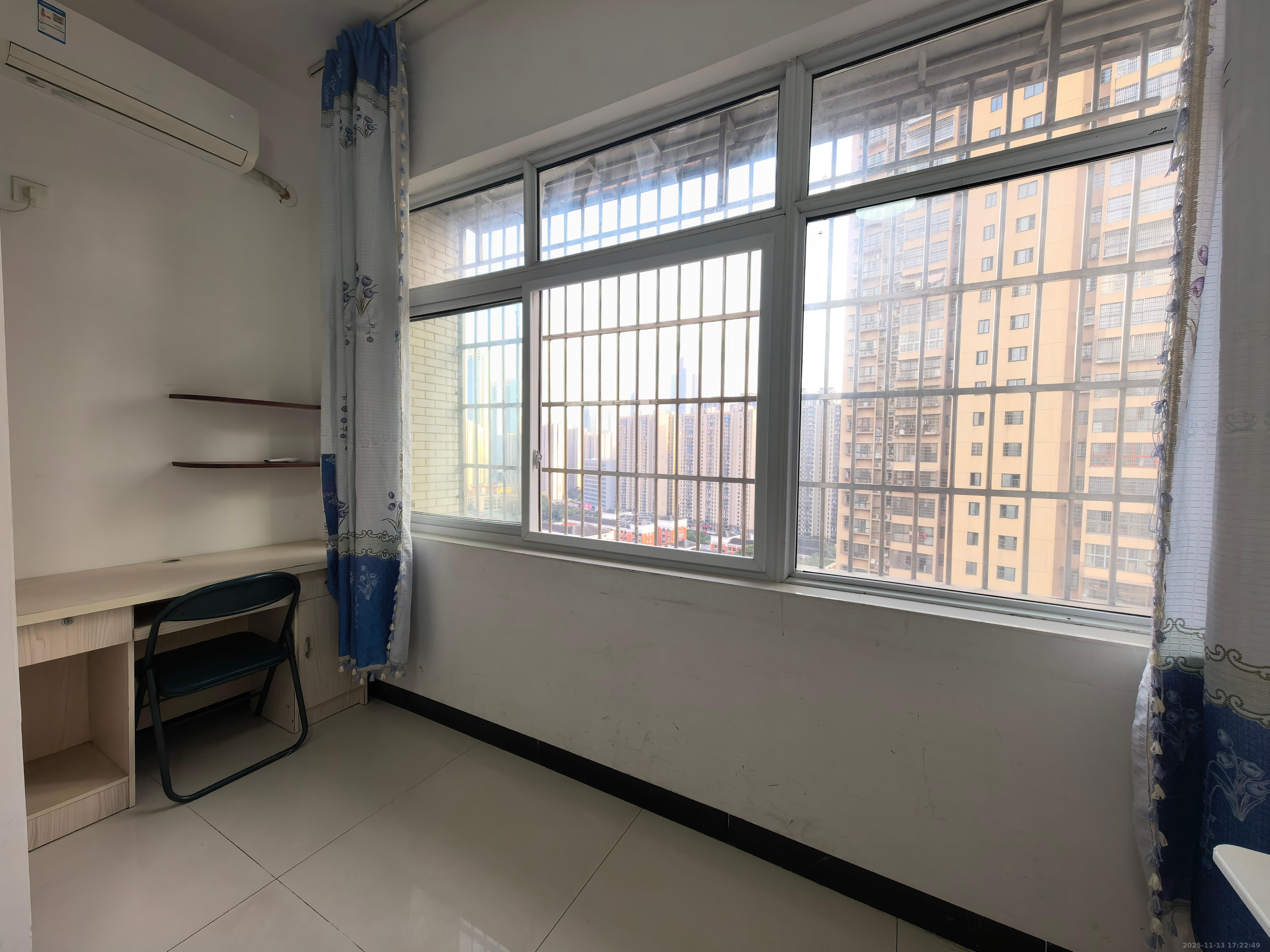 骑龙安置小区  1室1厅1卫    1300.0元/月室内图