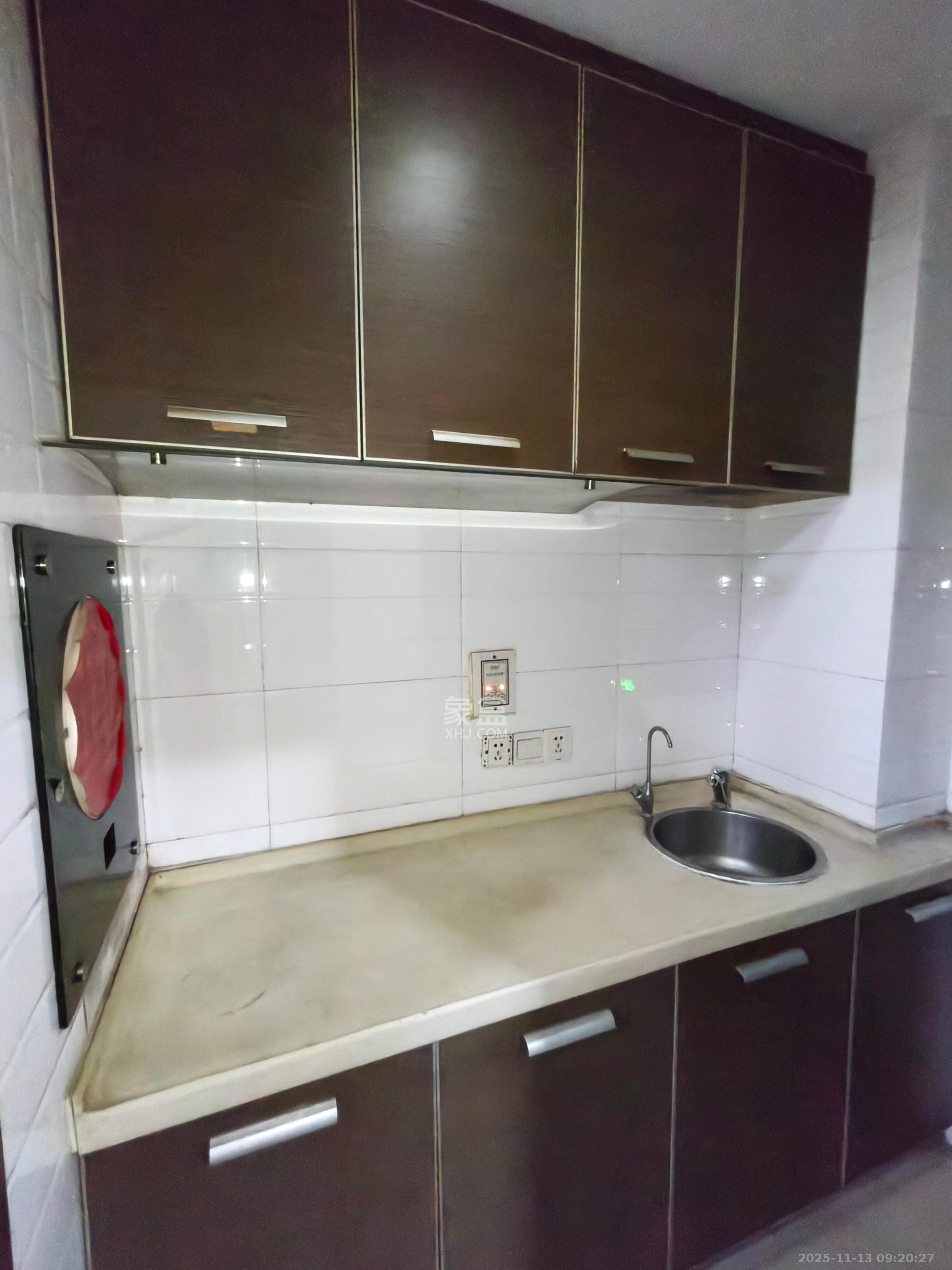 标志商务中心  1室1厅1卫    1100.0元/月室内图