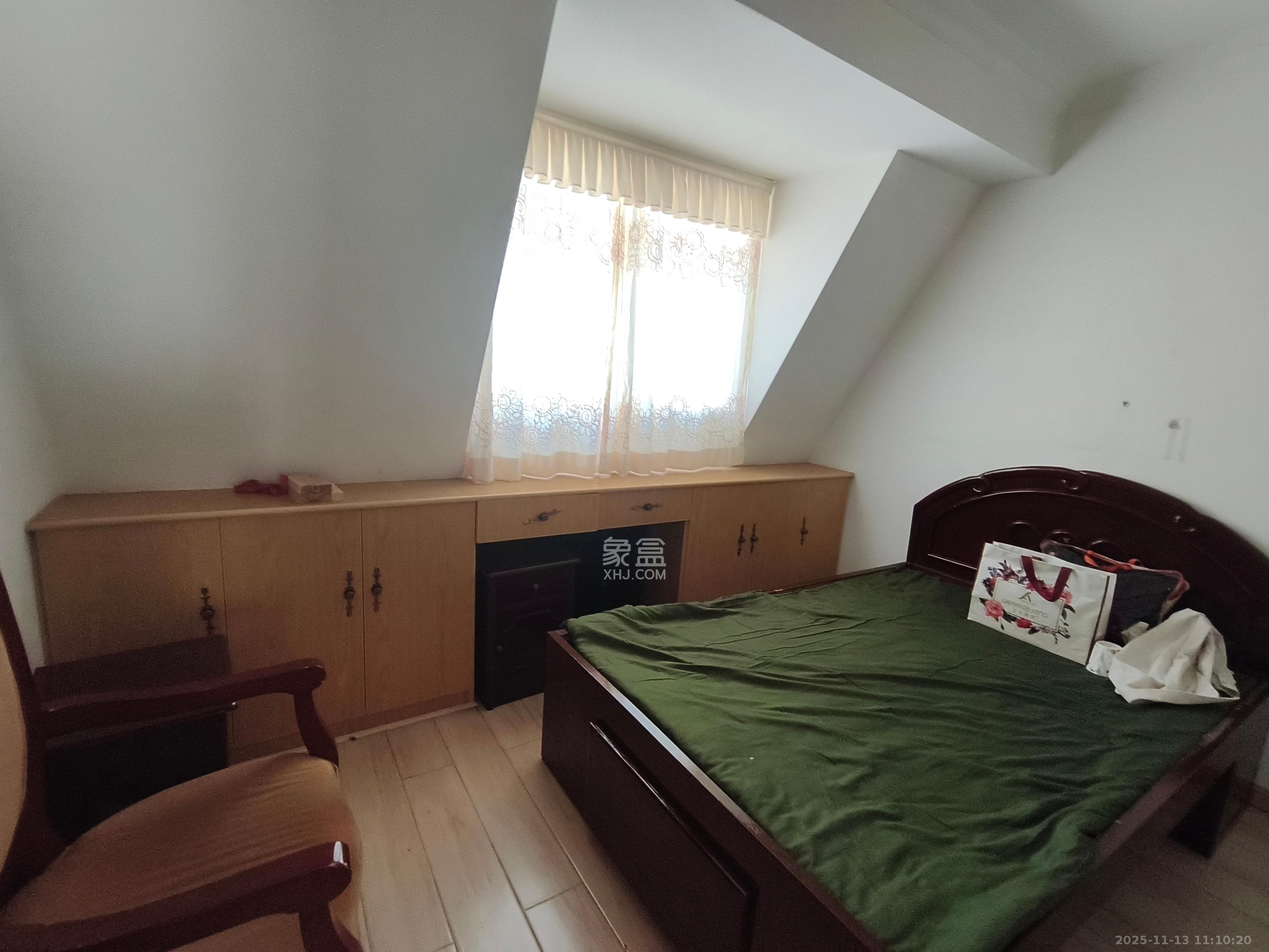 枫林美景  3室2厅1卫    2000.0元/月室内图