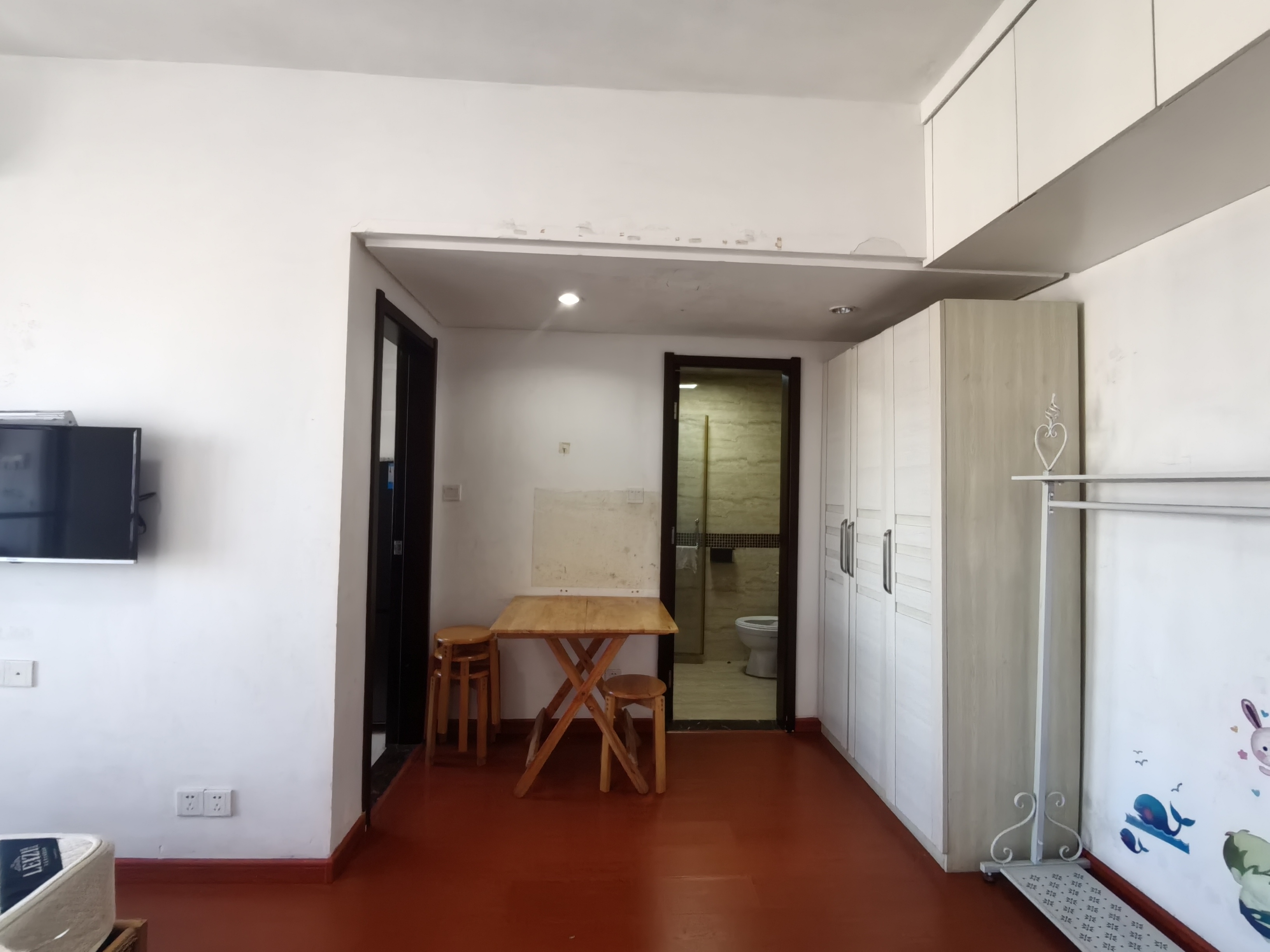 椰岛广场  1室0厅1卫    1800.0元/月