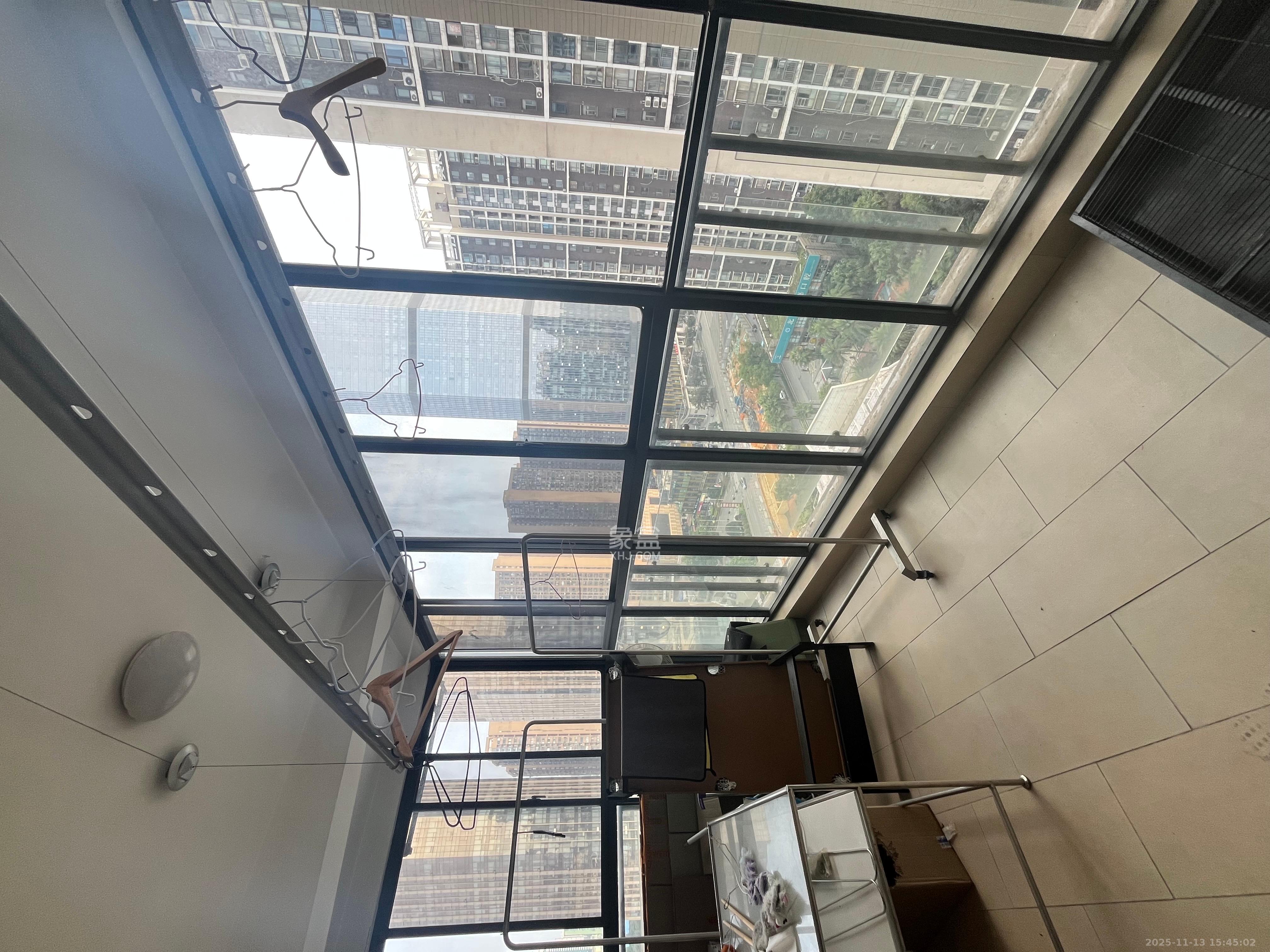 三万英尺  3室2厅2卫    3700.0元/月室内图