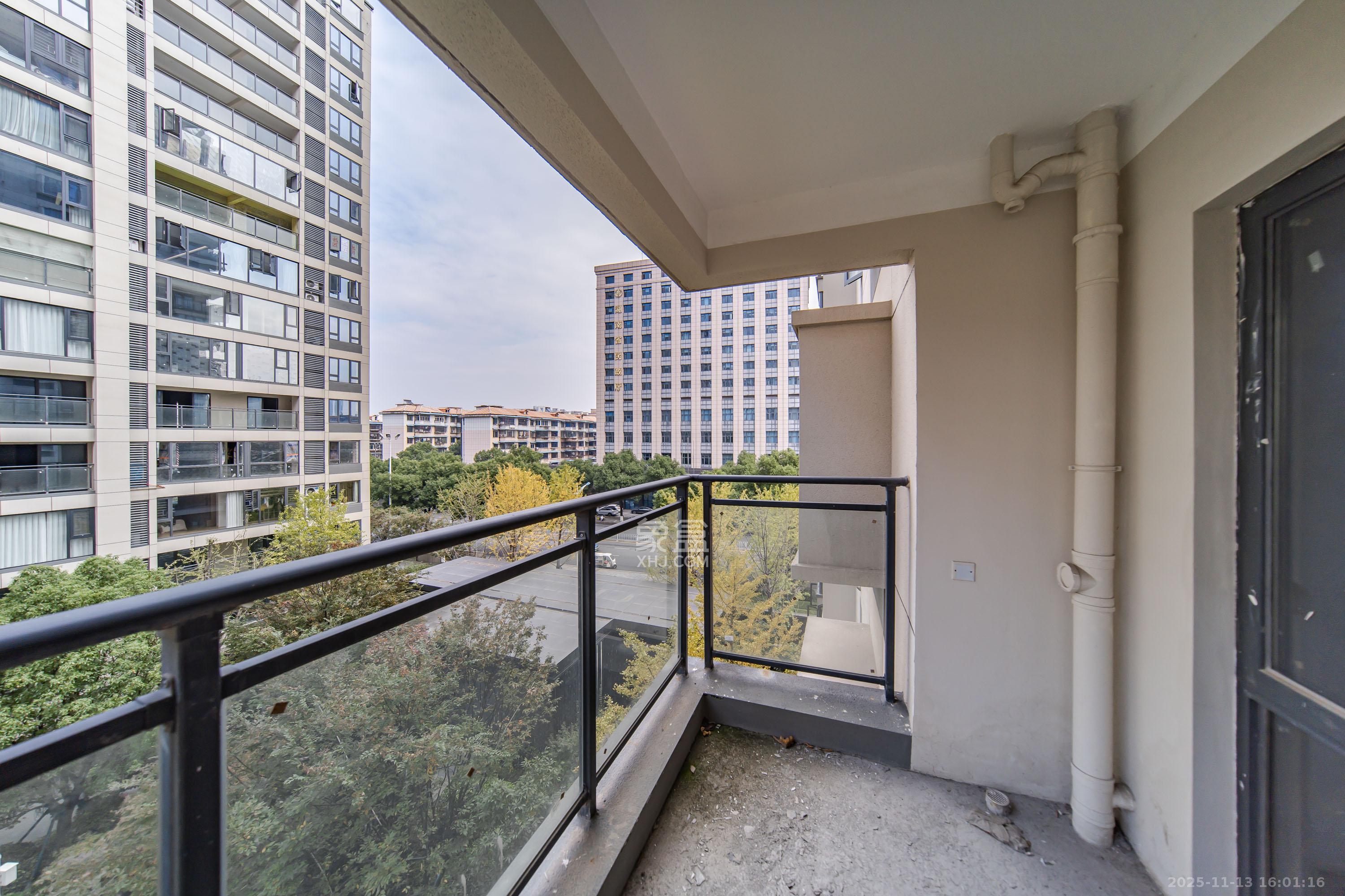 城发恒伟东风映1897  4室2厅2卫    340.0万阳台