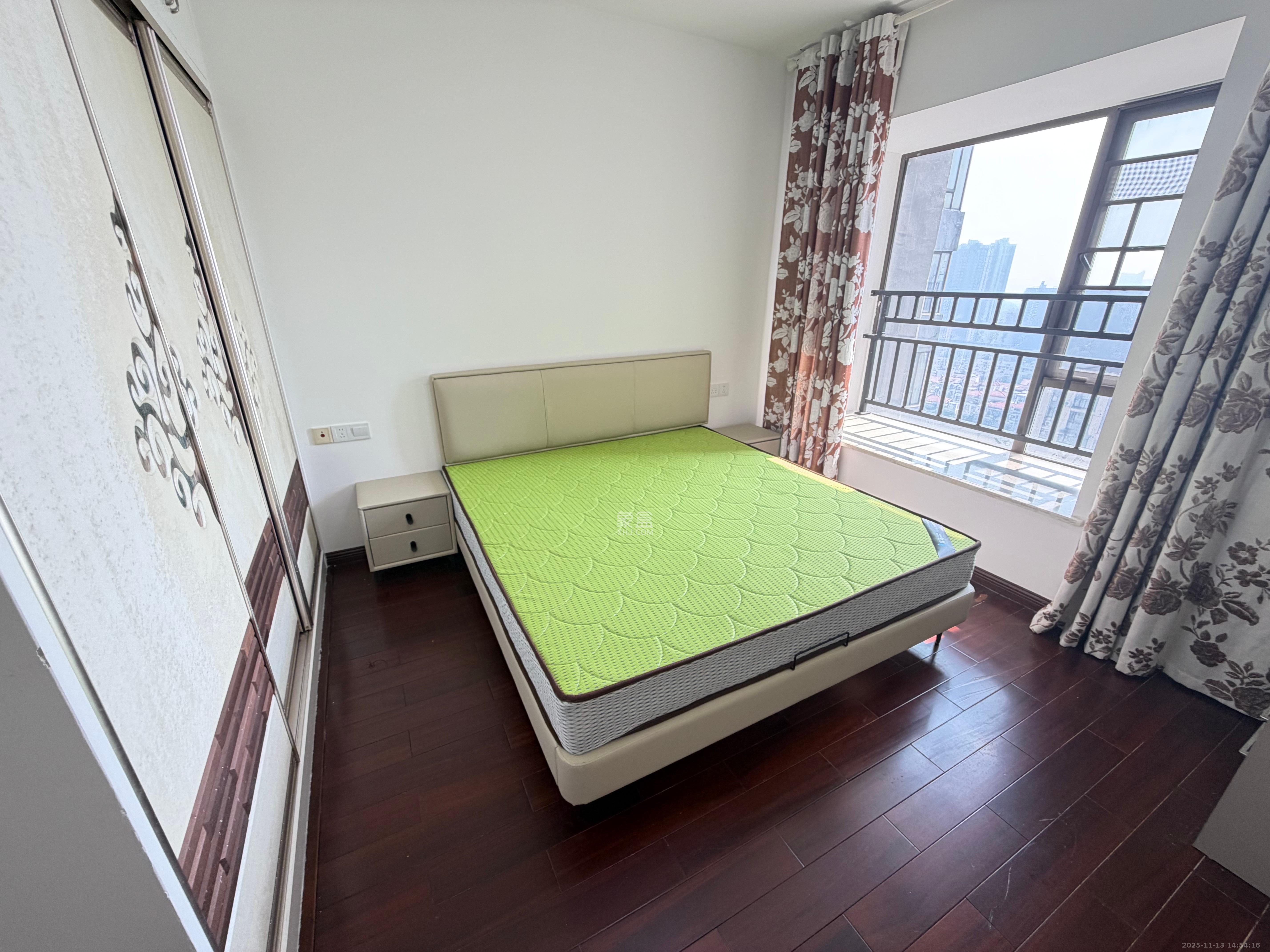 卓越蔚蓝海岸三期 3室2厅2卫 2600.0元/月 卓越蔚蓝海岸三期 3室2厅2卫 2600.0元/月室内图