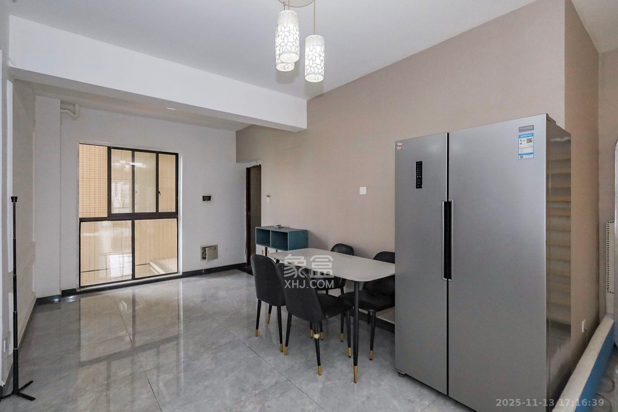 芙蓉别墅山庄（嘉湘华庭）  4室2厅2卫    3600.0元/月室内图