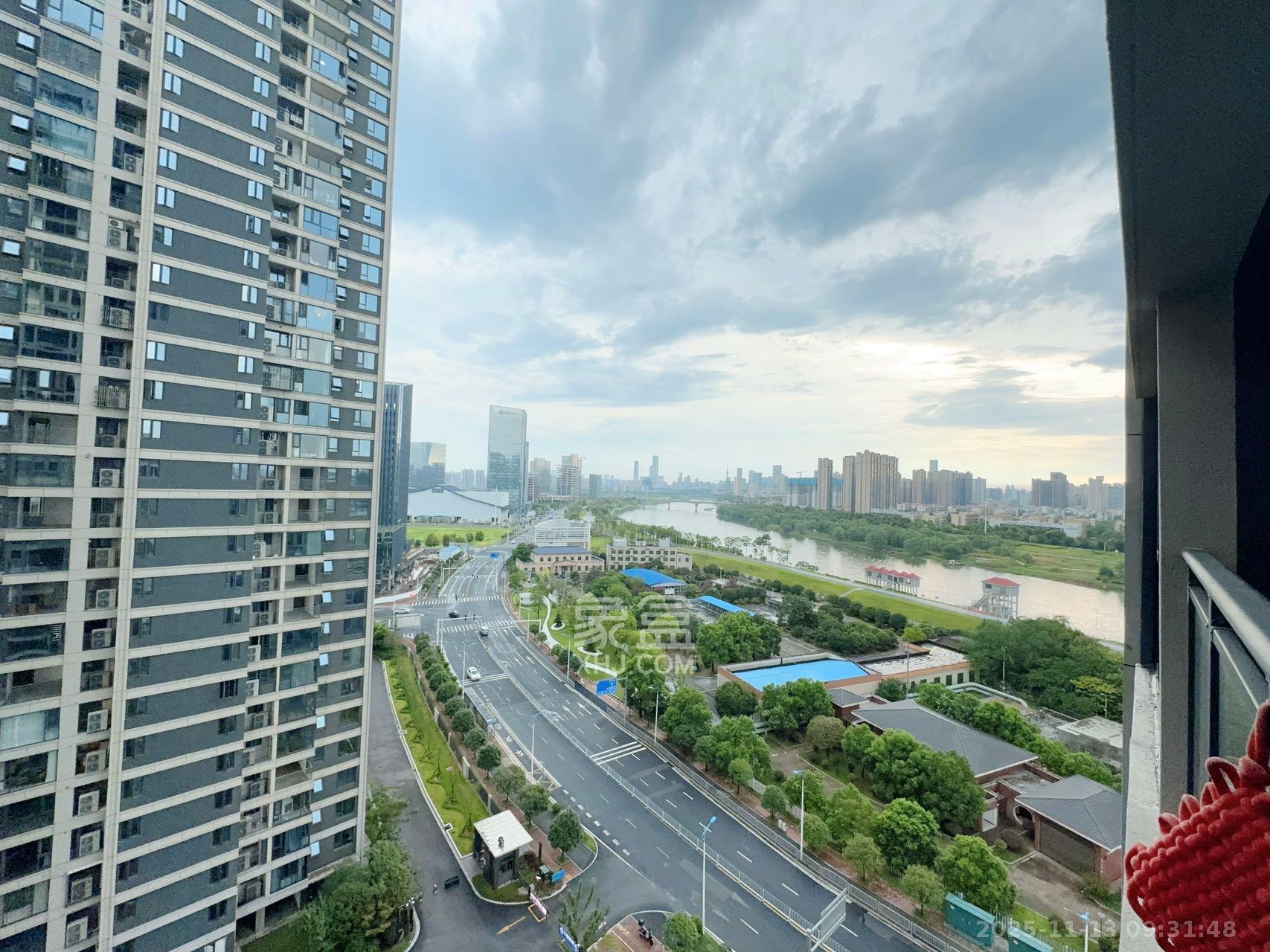 绿地V岛 4室1厅2卫 4800.0元/月 绿地V岛 4室1厅2卫 4800.0元/月室内图