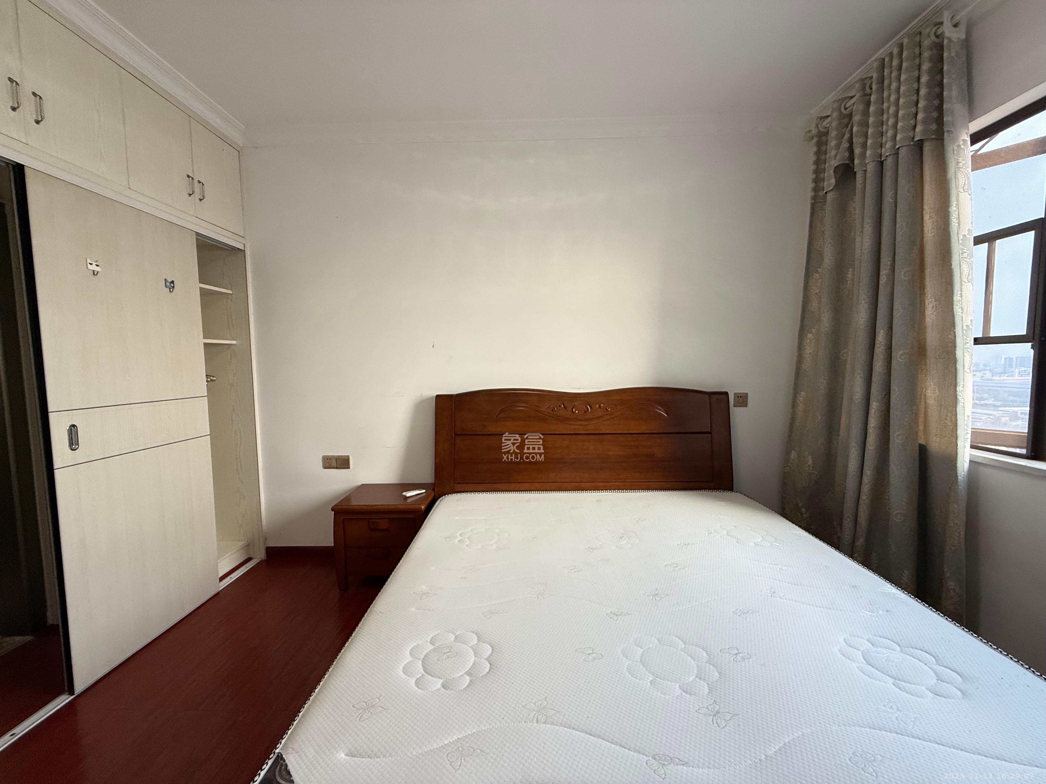 华润置地广场二期 3室2厅1卫 2200.0元/月 华润置地广场二期 3室2厅1卫 2200.0元/月室内图