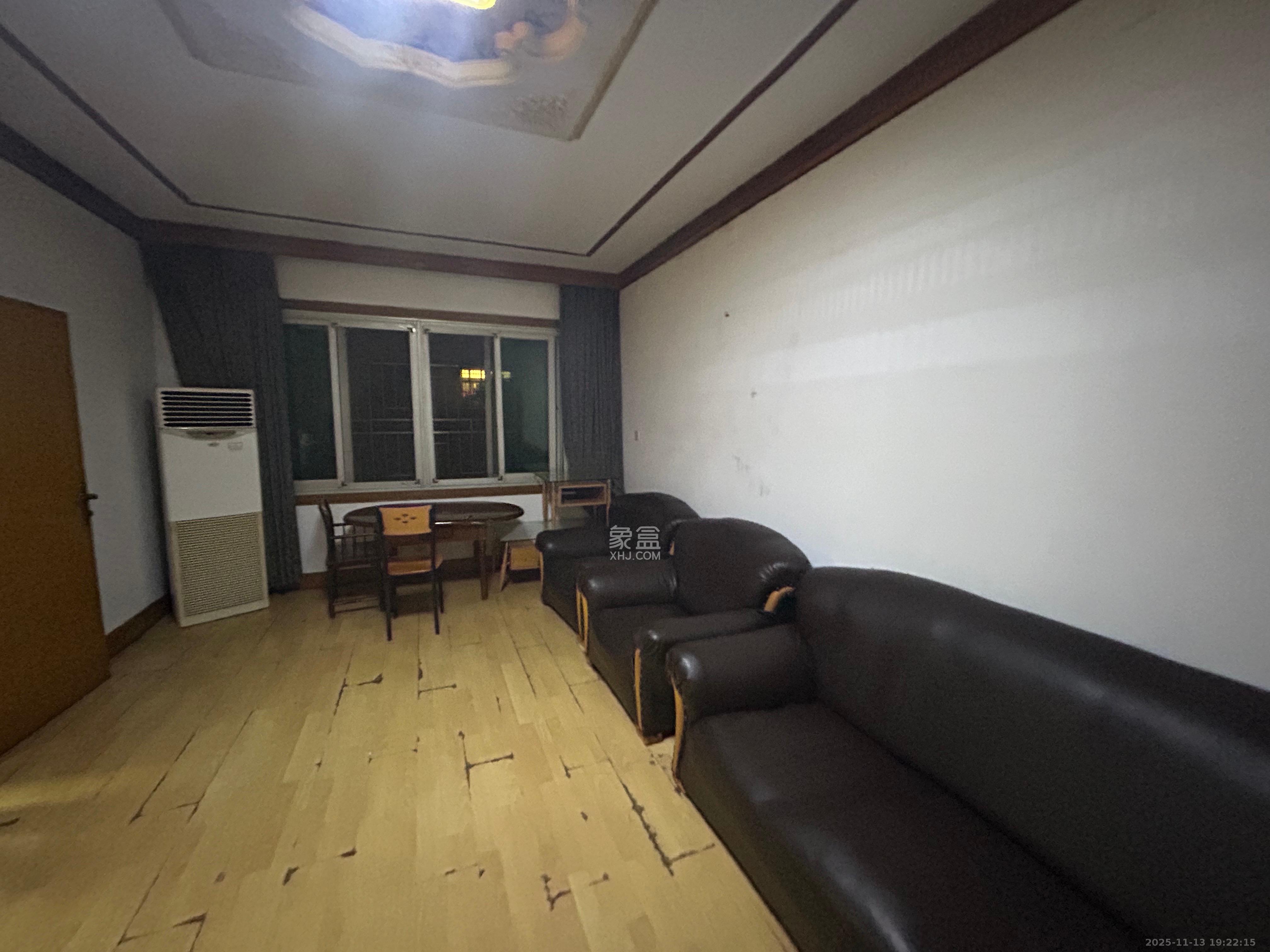 梅岭村  3室2厅1卫    2200.0元/月室内图