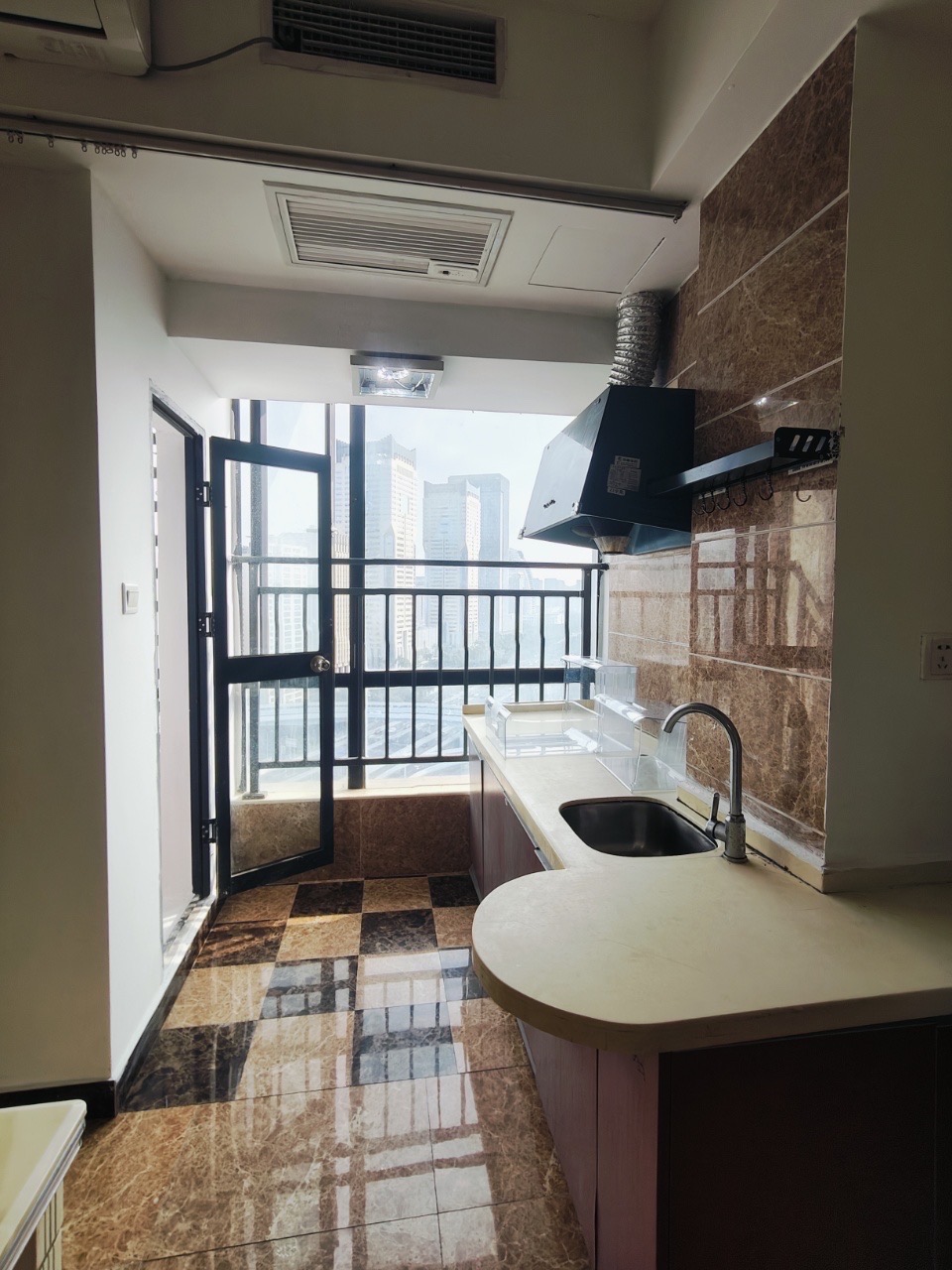 正大豪庭 1室0厅1卫 43.0万 正大豪庭 1室0厅1卫 43.0万客厅