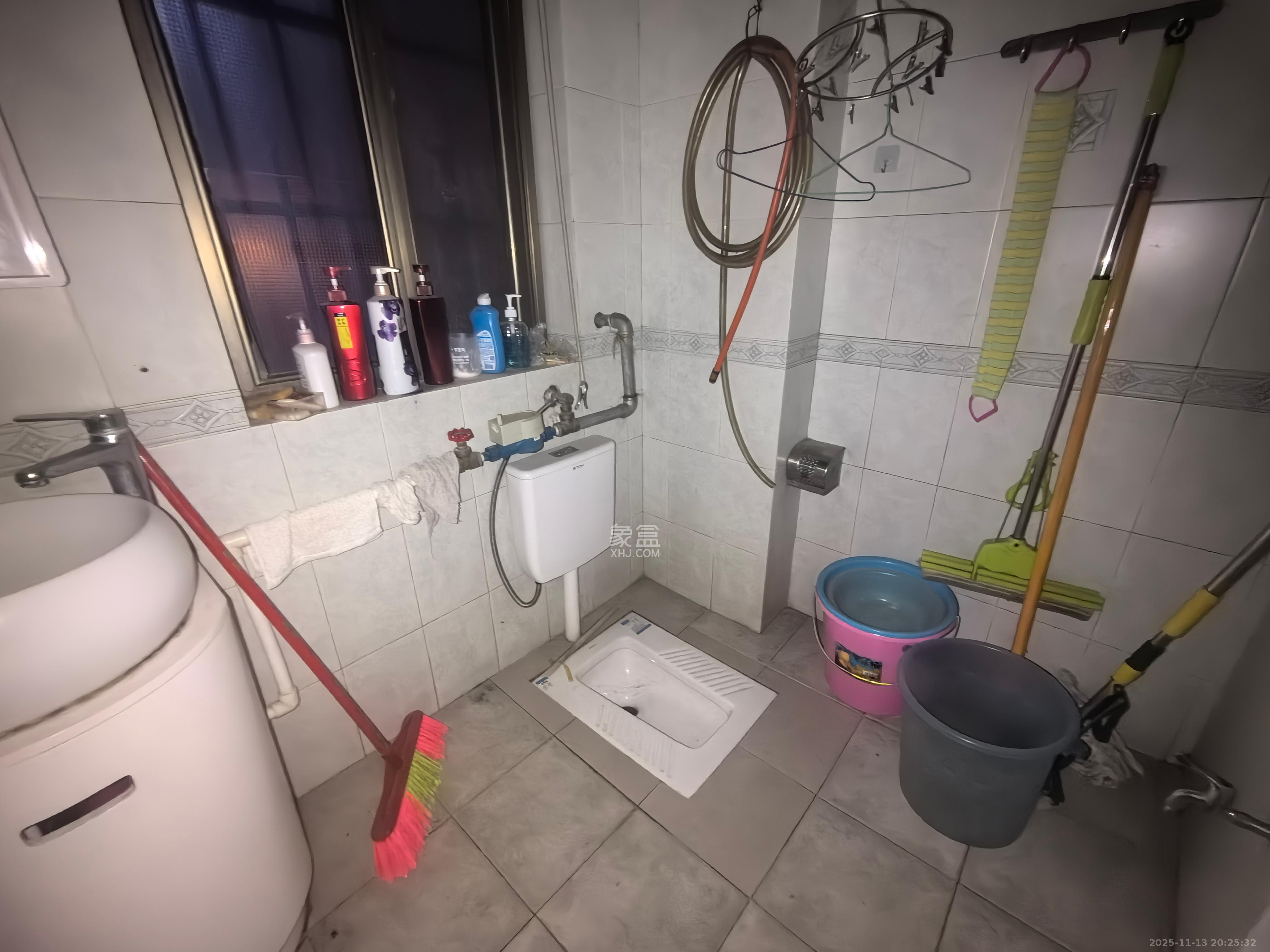 雅园小区  4室2厅2卫    3600.0元/月室内图