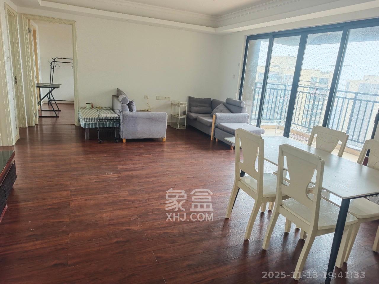 万科魅力之城锋镜里  3室2厅2卫    3000.0元/月