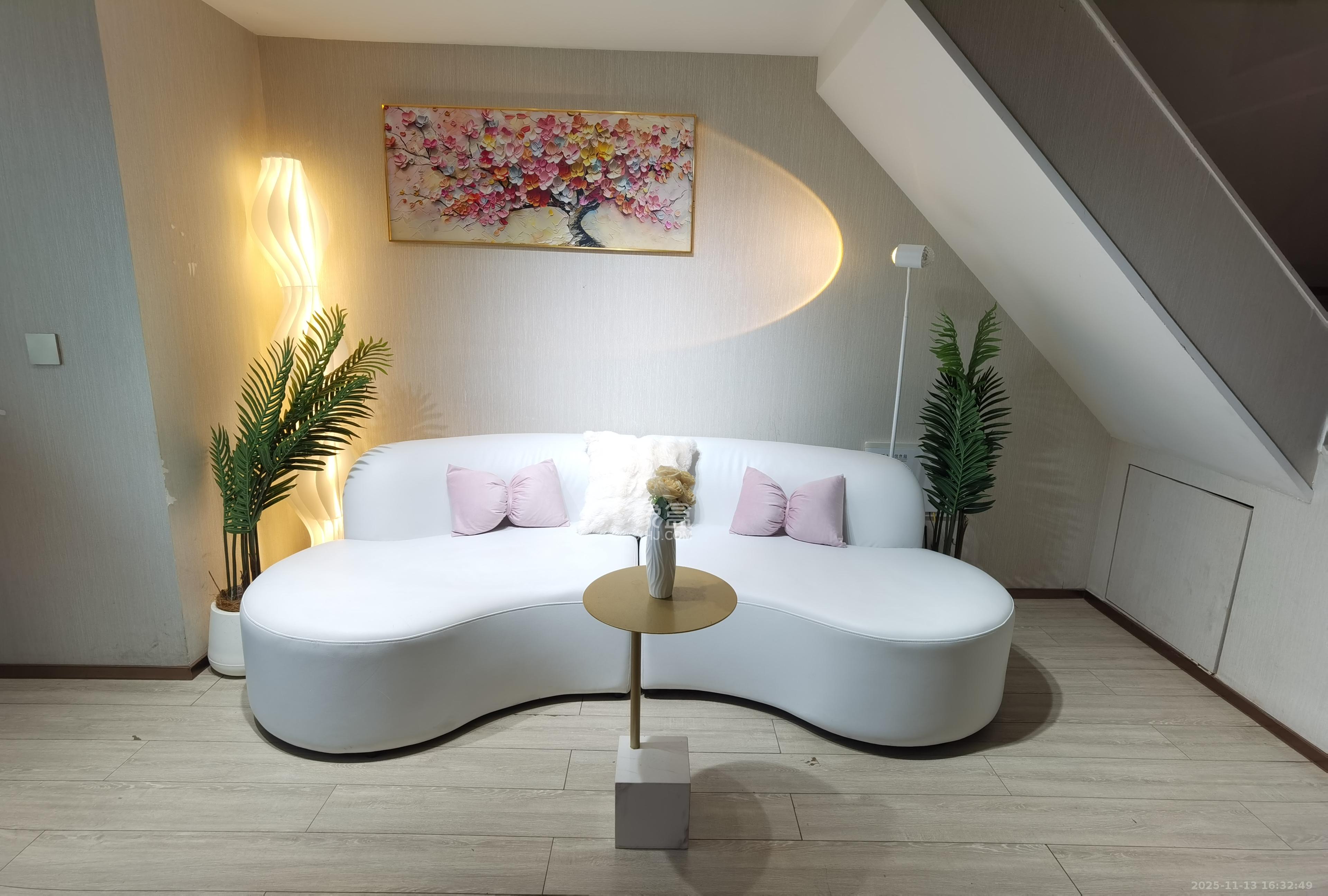 华远华时代  2室1厅1卫    2600.0元/月