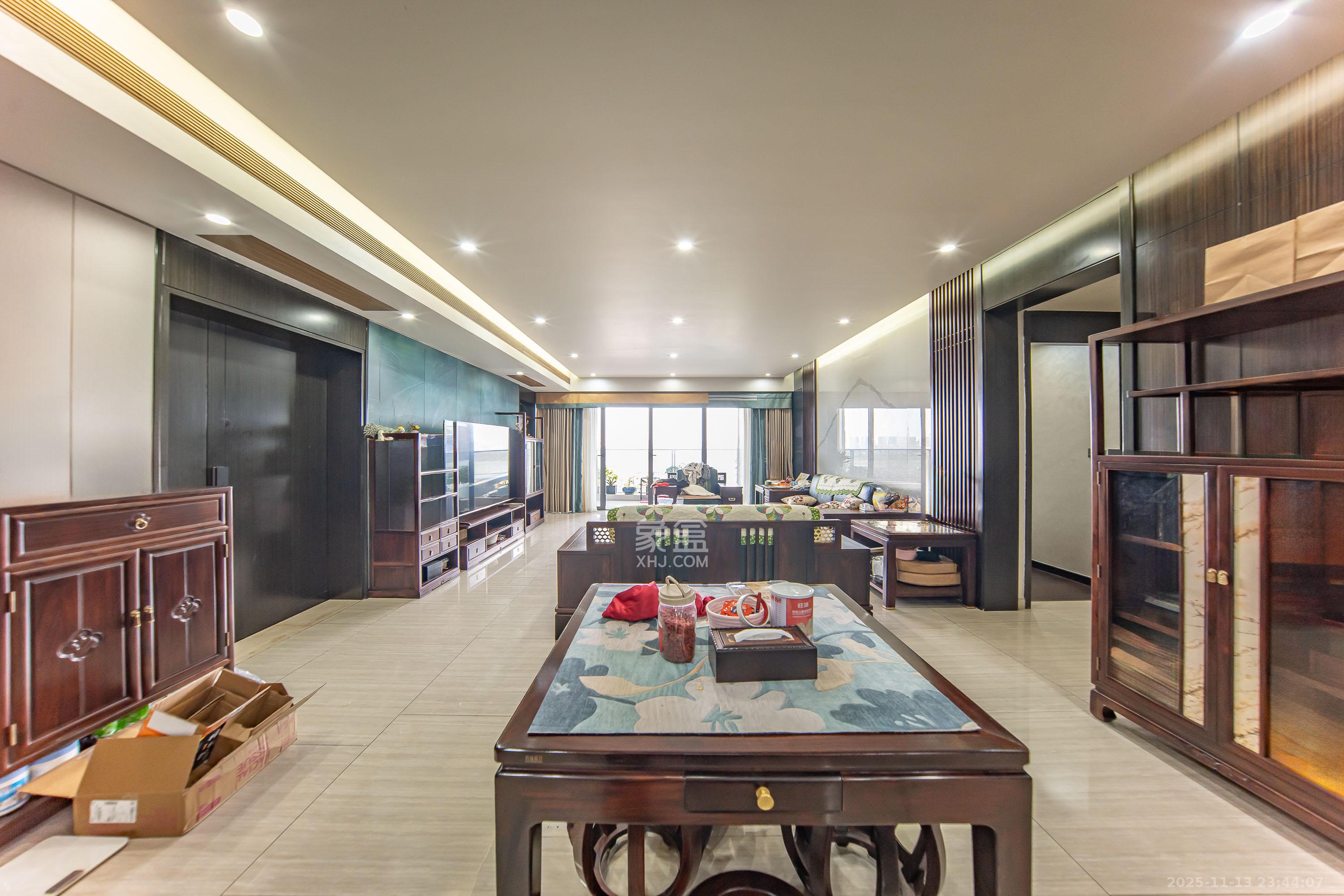 珠江颐德公馆 4室2厅2卫 380.0万 珠江颐德公馆 4室2厅2卫 380.0万客厅