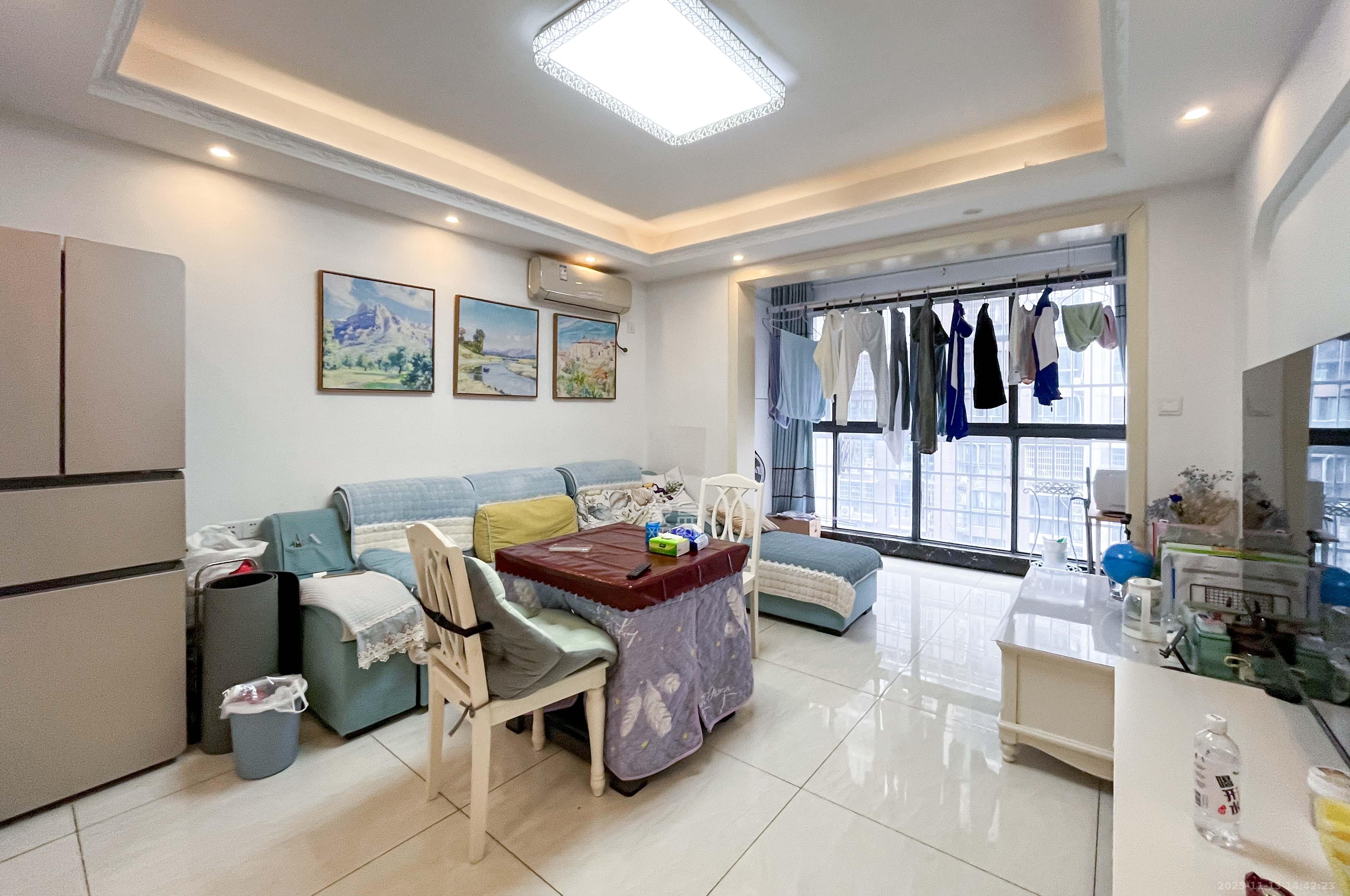 望兴景园二期（望兴西西里）  2室2厅1卫    68.0万客厅